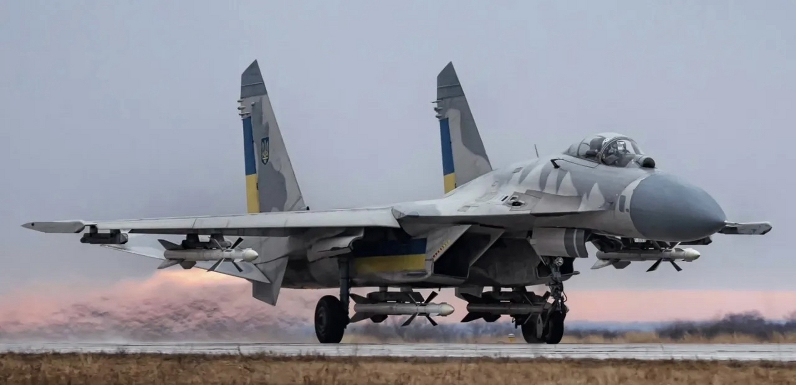 乌克兰空军公布最新迷彩涂装的苏-27战机,俄乌冲突爆发前乌军有约26架