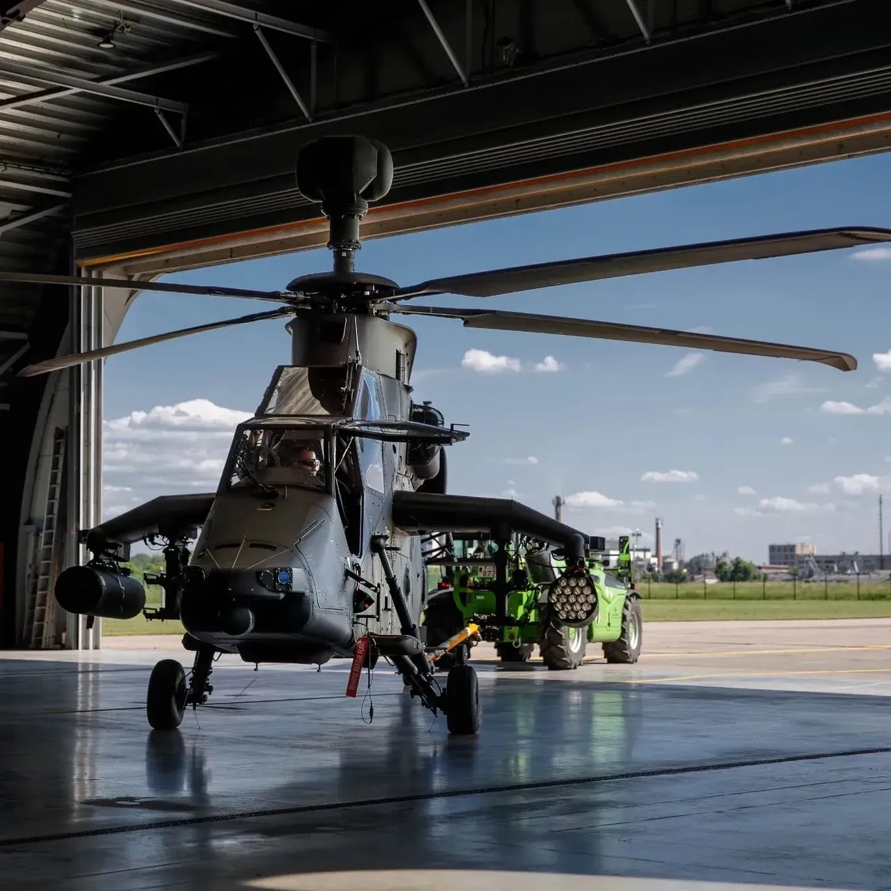 欧洲最帅气的武装直升机,虎式武装直升机,其实整体实力不下阿帕奇.