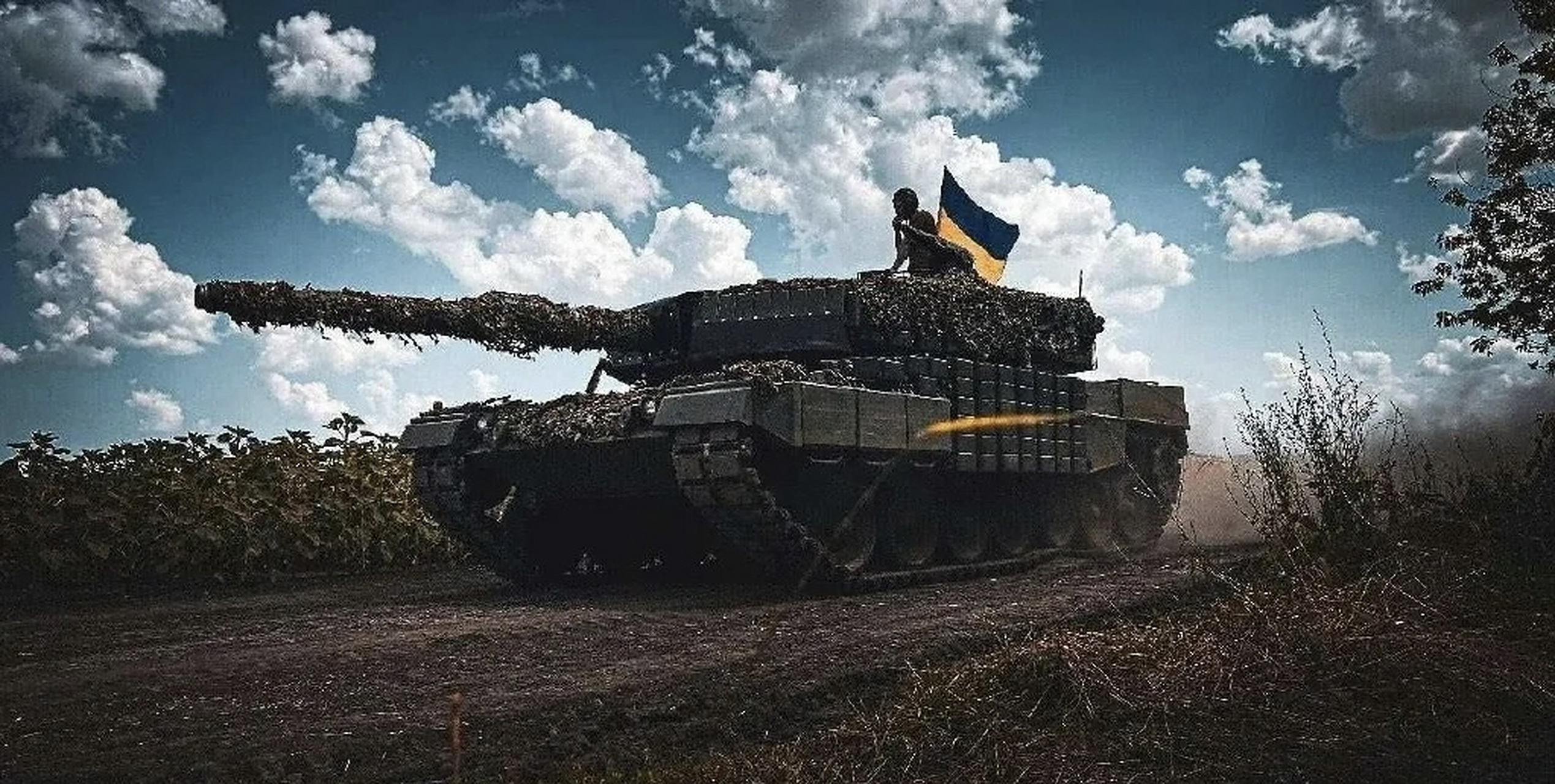 俄军用上了豹2a6坦克做宣传.