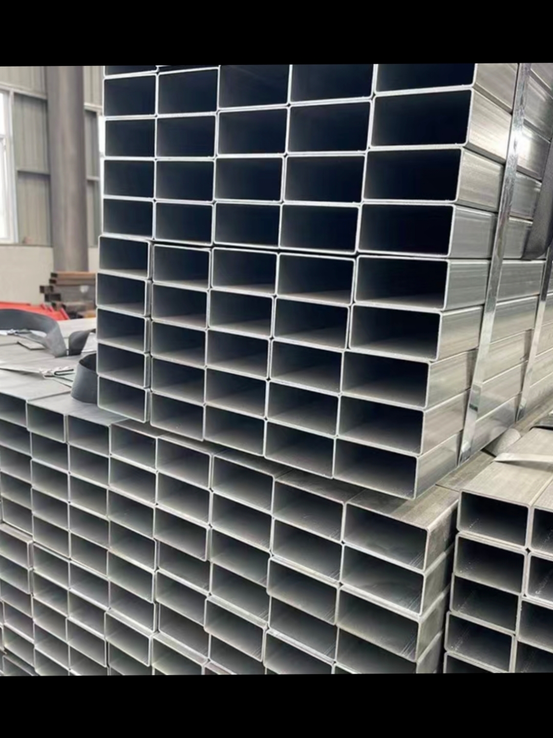 适宜送女友的HOURGLASS轻雾金兔口红打造完美节日妆容！