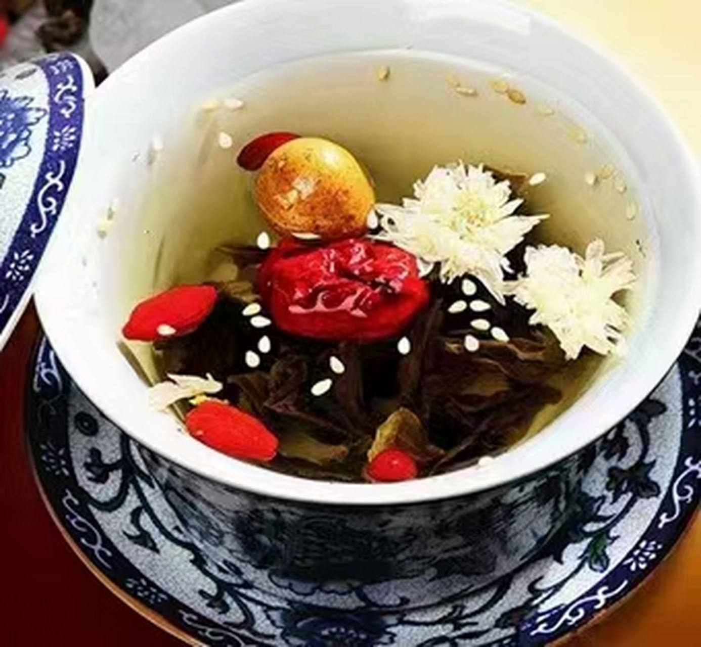 新品 67八宝茶,又称"三泡茶",其以茶叶为底,掺有白糖(或冰糖),玫瑰