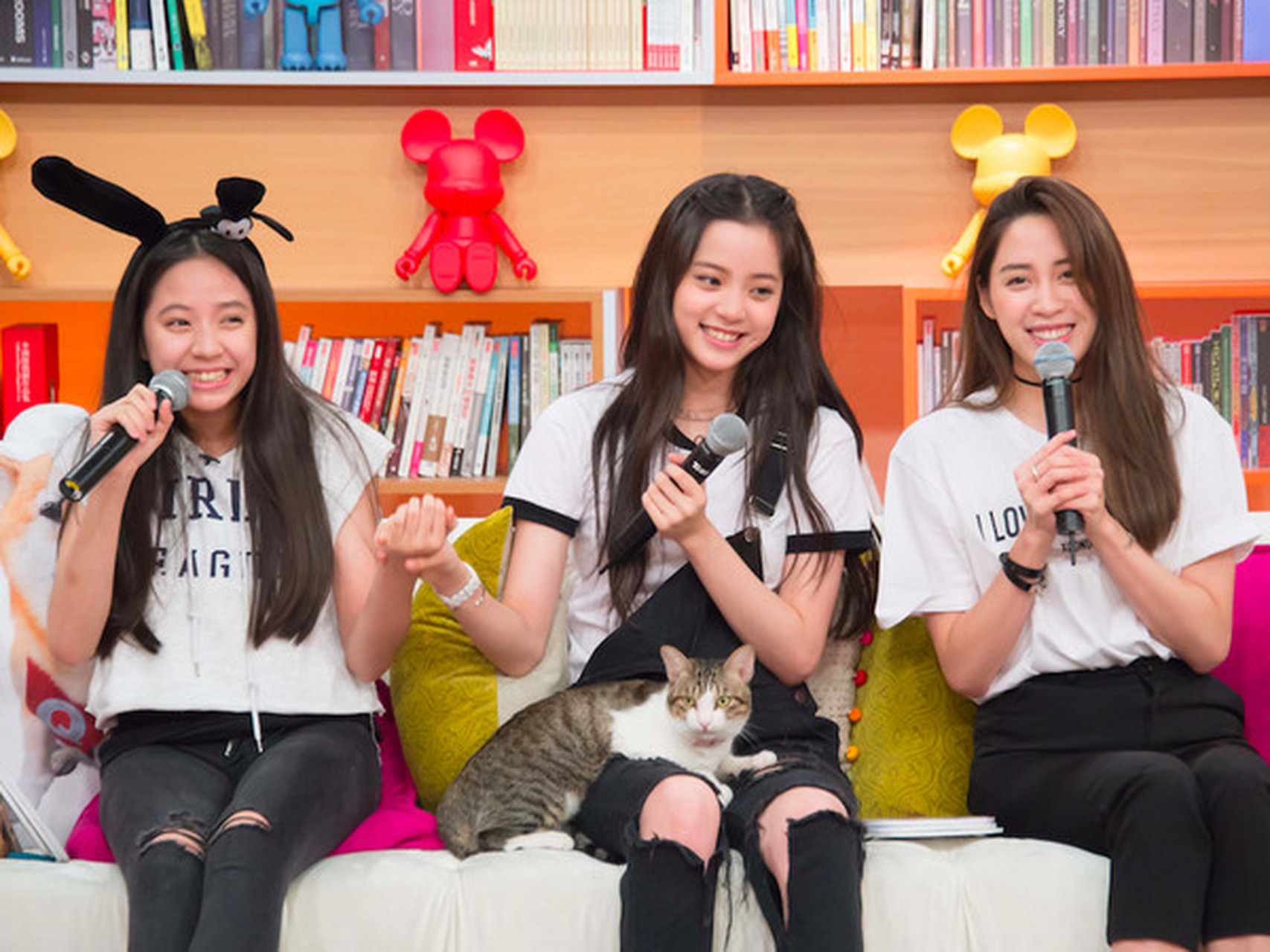 她的妹妹欧阳娣娣已经开始在大陆拍戏了,不知道以后会不会超越姐姐!