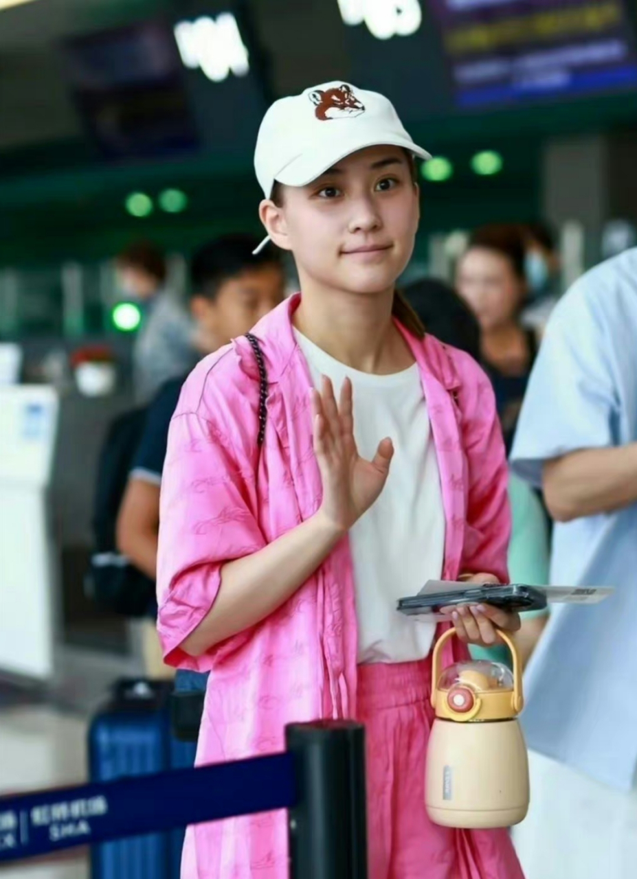 何超莲素颜这么牛,赌王千金颜值杠杠的!