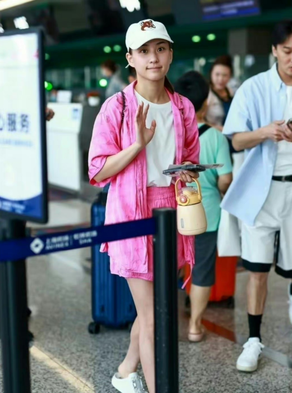 何超莲素颜这么牛,赌王千金颜值杠杠的!