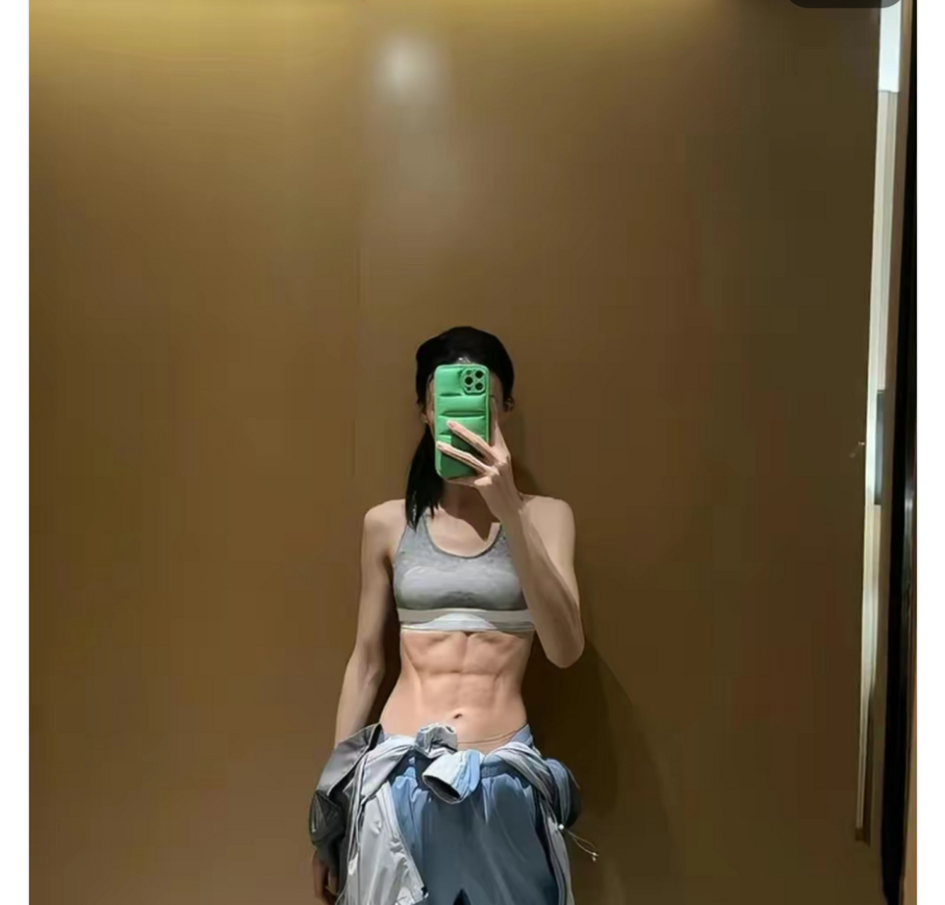 别看金晨瘦,她可是有肌肉9499的!