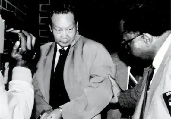 背叛者俞强声的出卖让他成为追捕的目标.