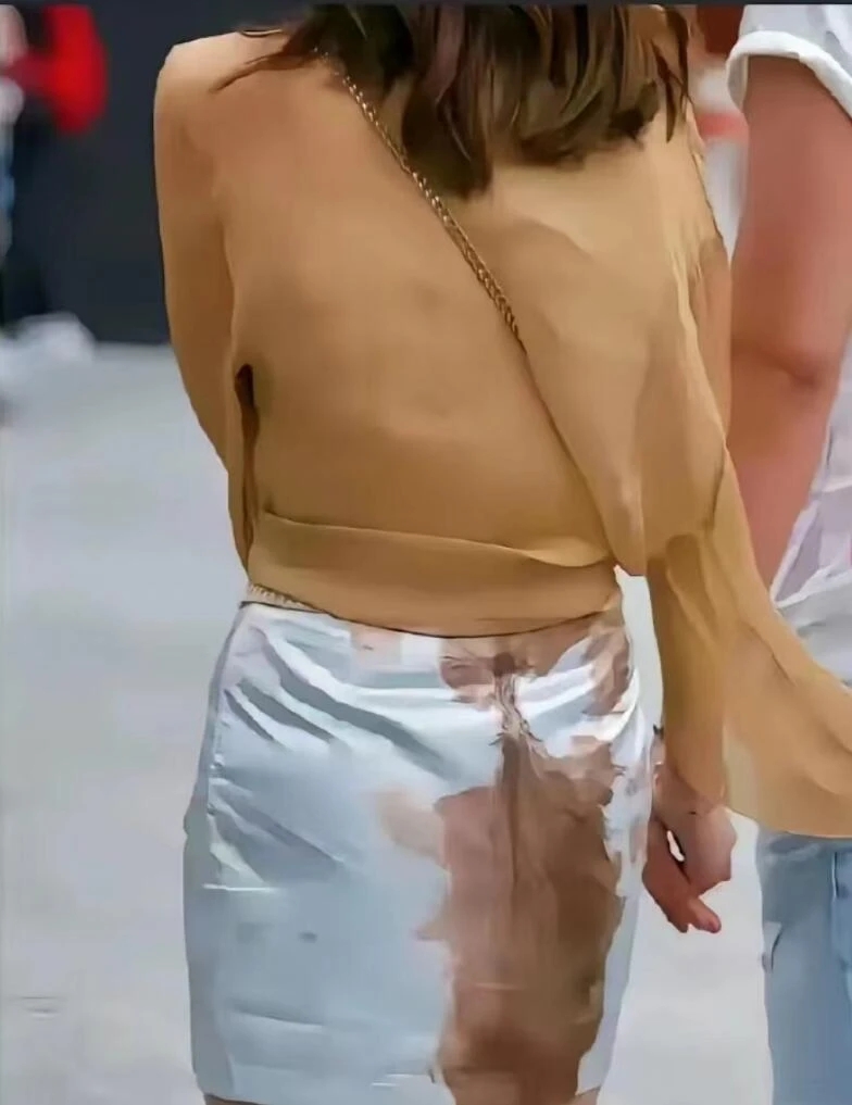 带有持久性"尿渍"的设计师款牛仔裤售价811美元.