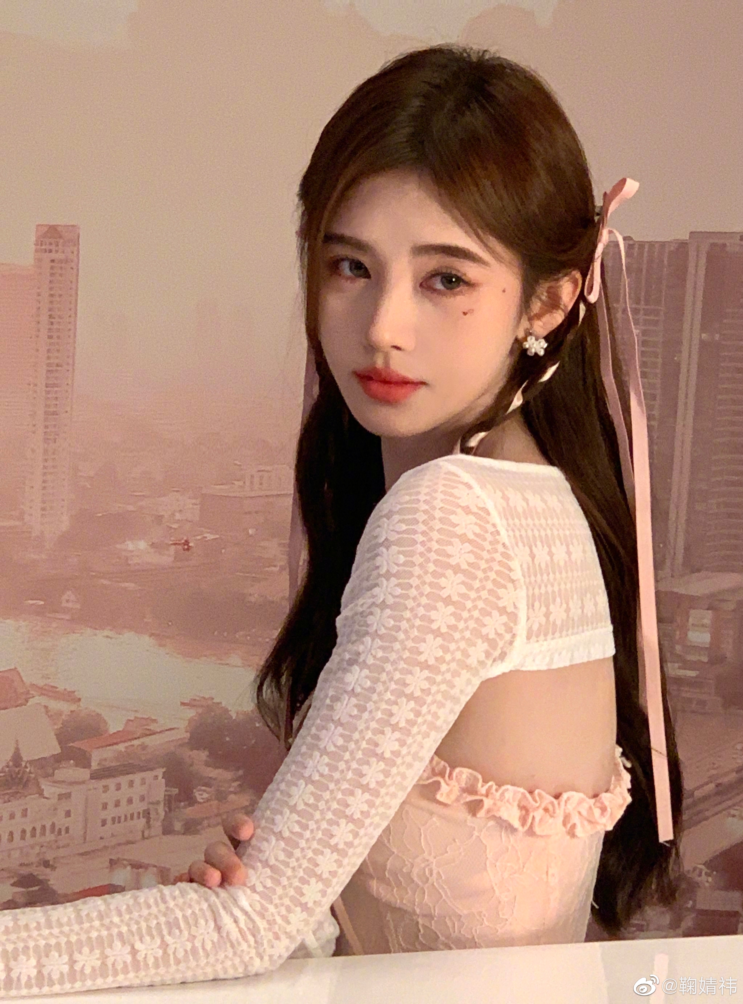 鞠婧祎 某些黑粉别一口一个整容一姐的,娱乐圈的新规了解一下,整容