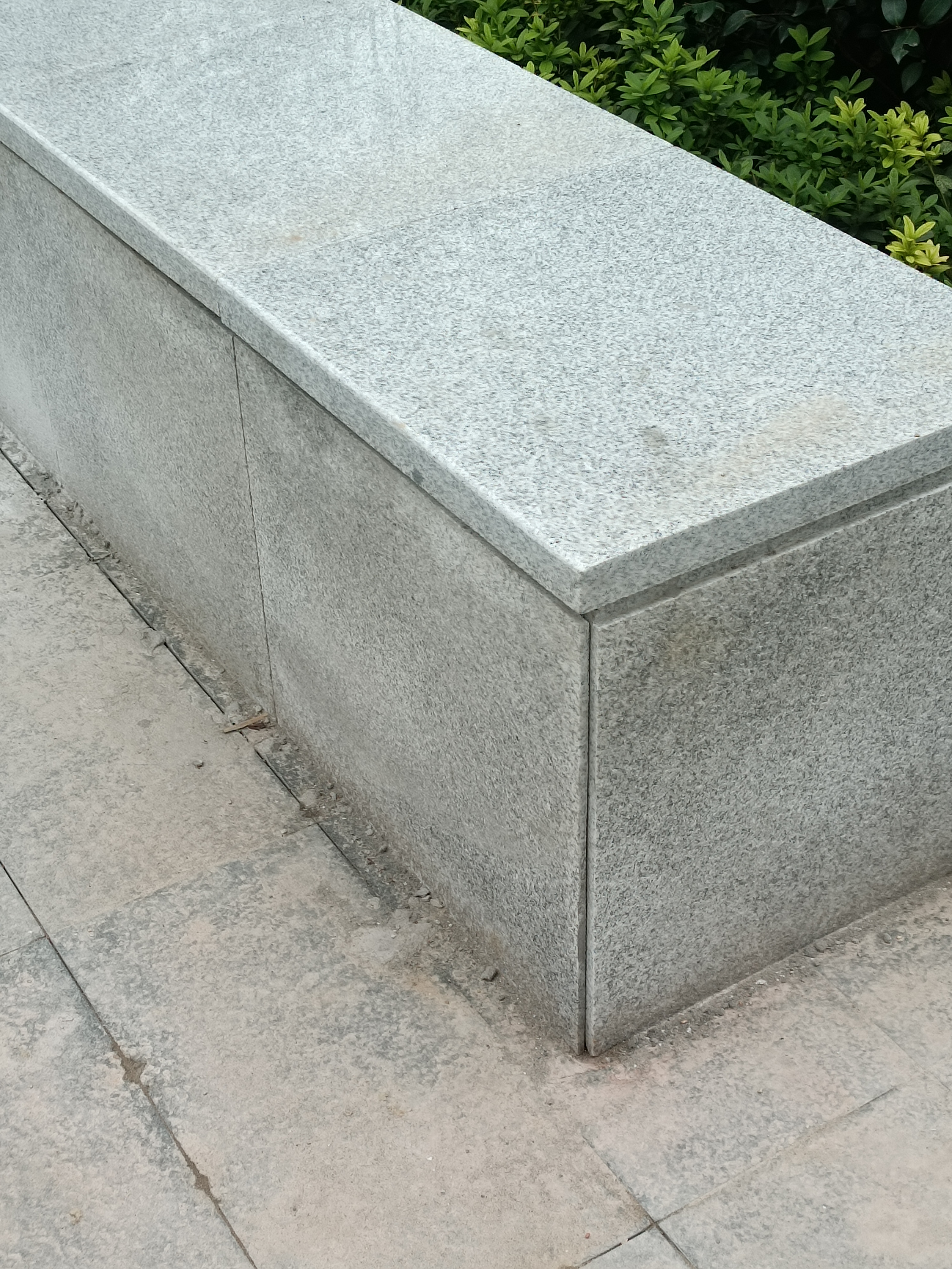 小区景观坐凳石材贴面收口处理[开心]