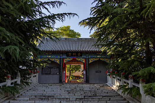 石家庄最著名的旅游景点是哪里(石家庄最著名的旅游景点是哪里的)