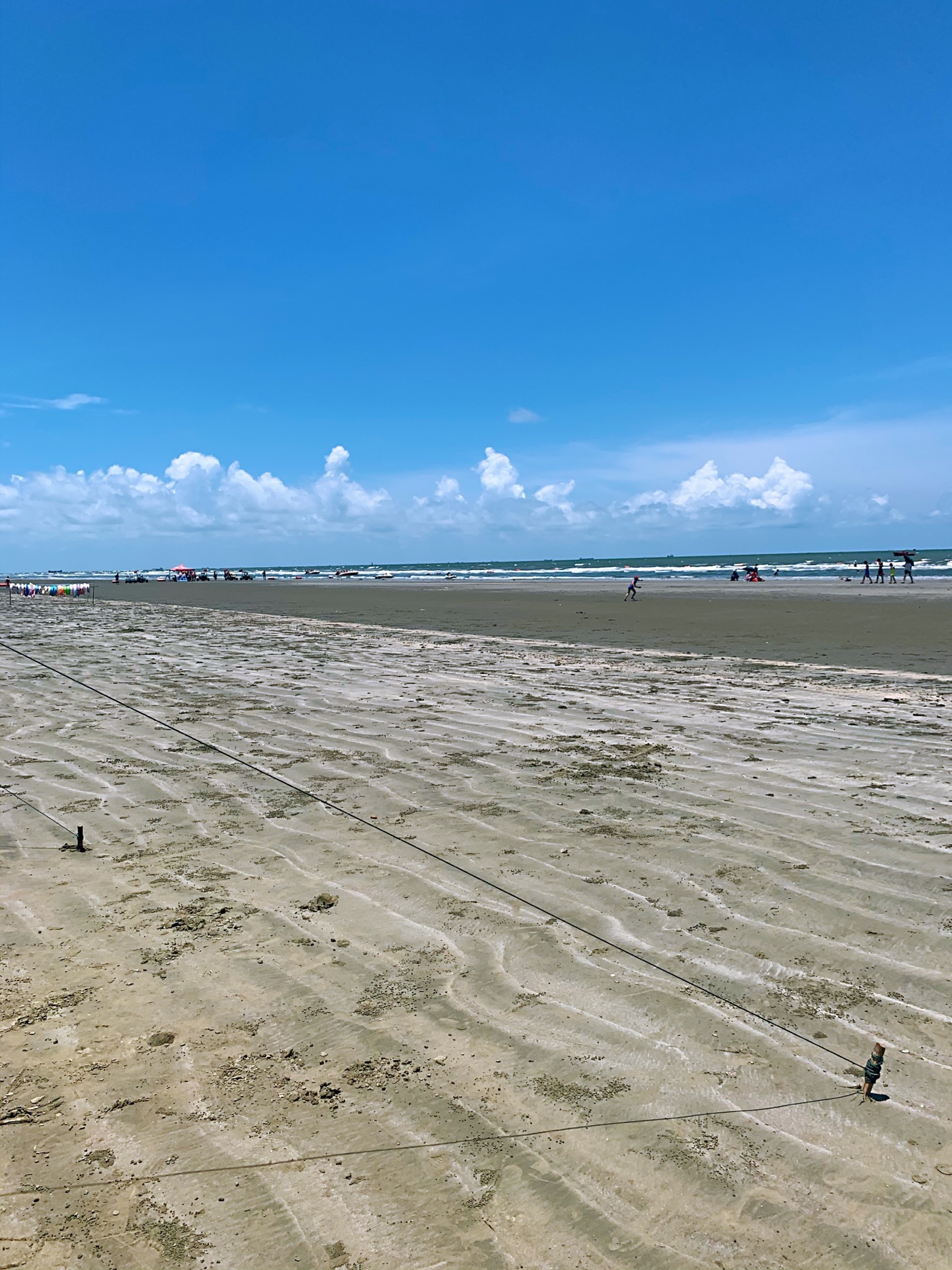 一起去白浪滩吧~  白浪滩因在沙滩上常常可见一排排滚滚而来的壮观