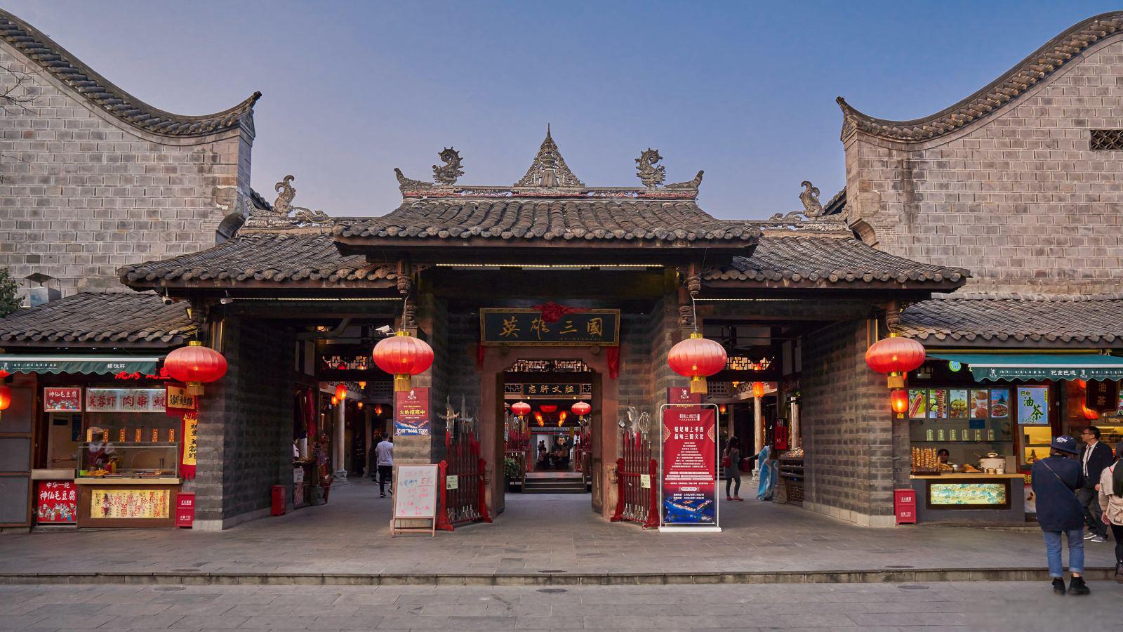 一起去锦里古街吧~  锦里,人称"西蜀第一街",是西蜀历史上最古老,最