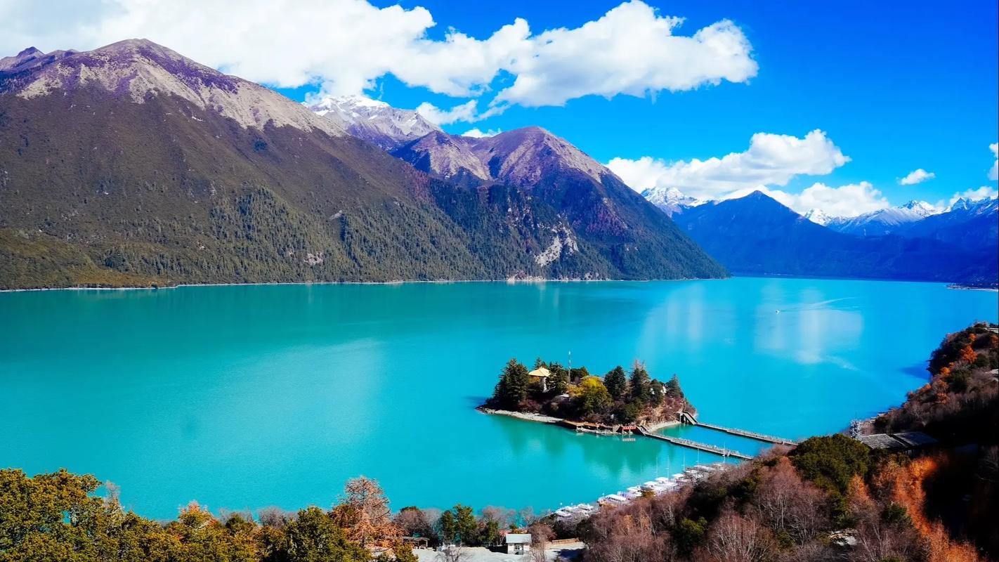 一起去巴松措吧~  巴松措又名措高湖,藏语中是"