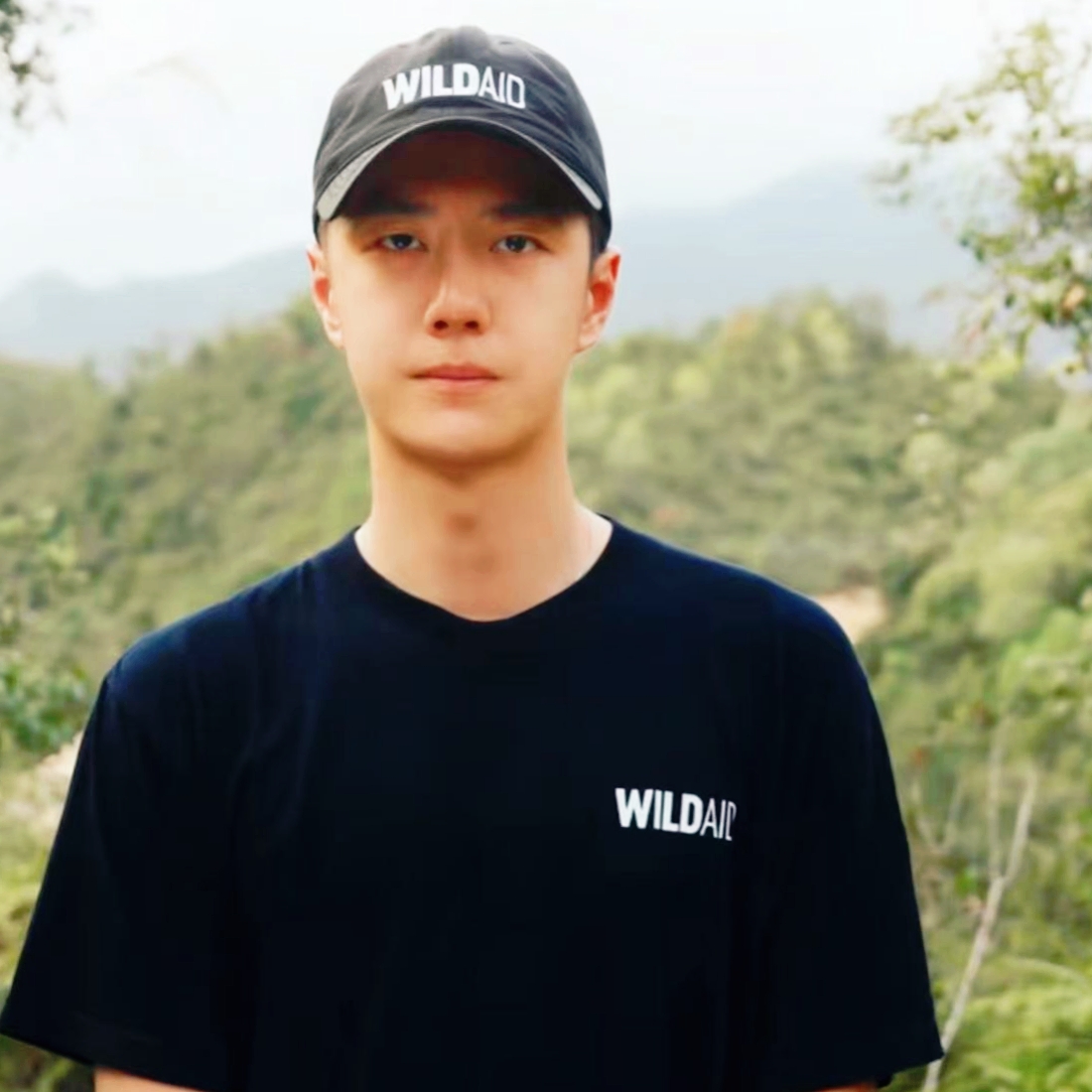 王一博素颜真抗打针精致