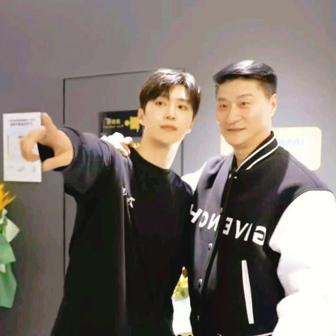 范丞丞的爸爸长的真像乔任梁