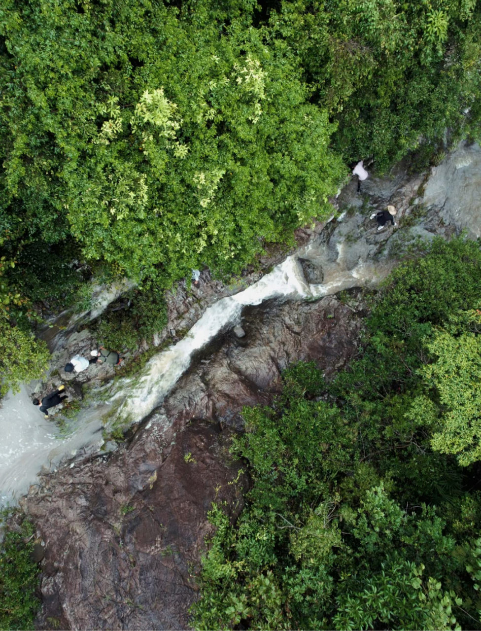 城市点评 飞水岭位于中国海南省琼海市,是一处集自然美景,探险活动