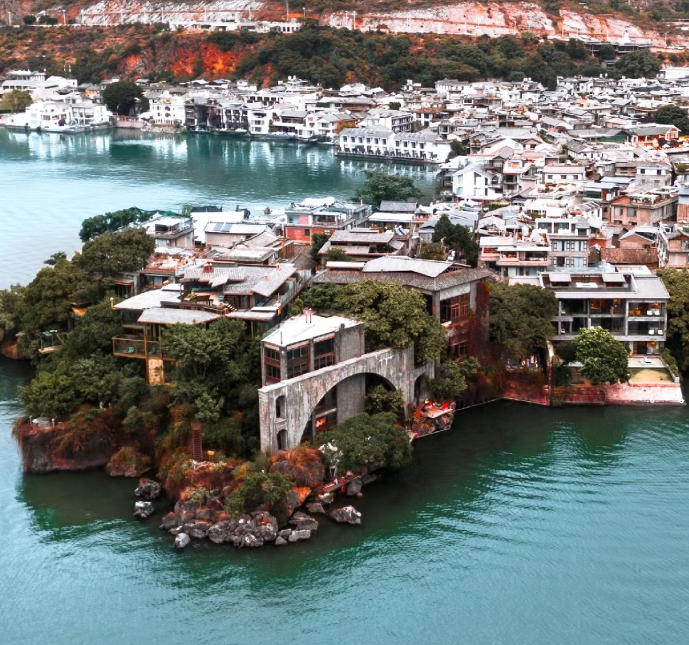 城市点评# 双廊古镇位于云南省大理白族自治州的大理市,是一个以白族