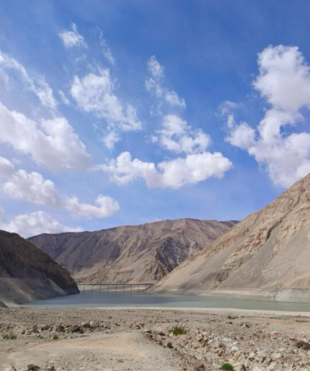 城市点评# 新疆班迪尔蓝湖,也被称为下坂地水库或坎儿洋龙池,位于