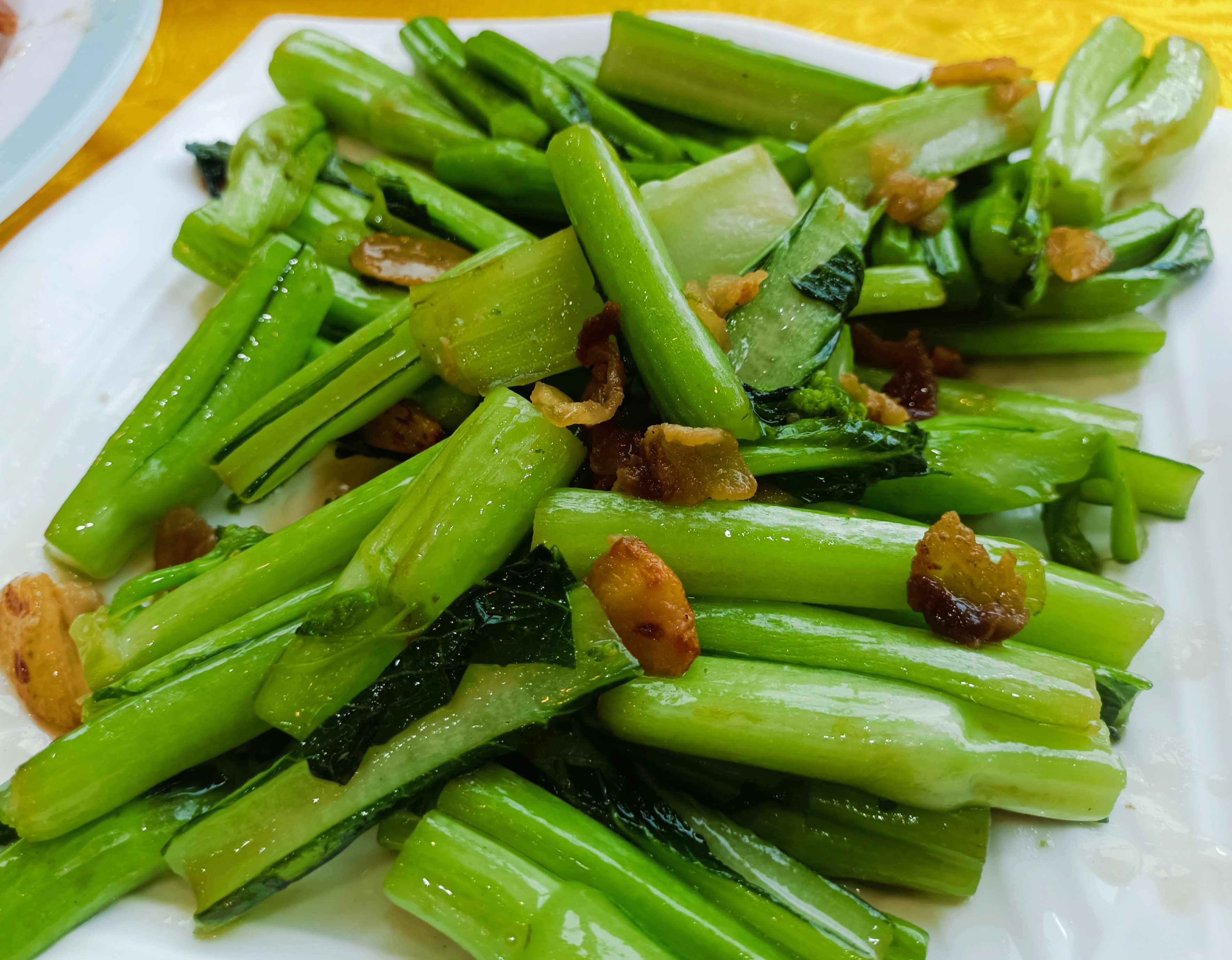 广东人钟爱的猪油渣炒菜心,做法独特而精致.
