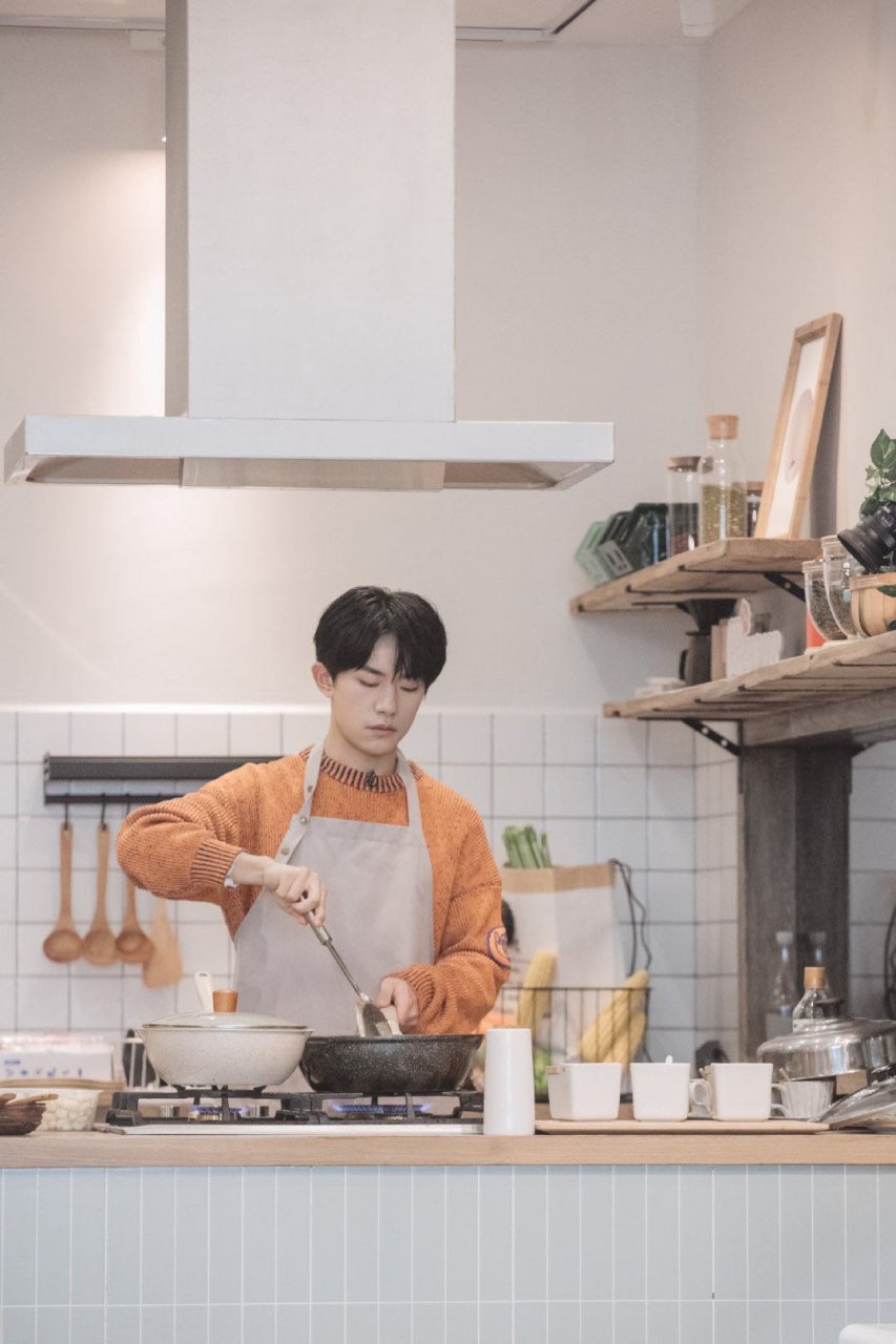 易烊千玺# 会做饭的男生人人爱