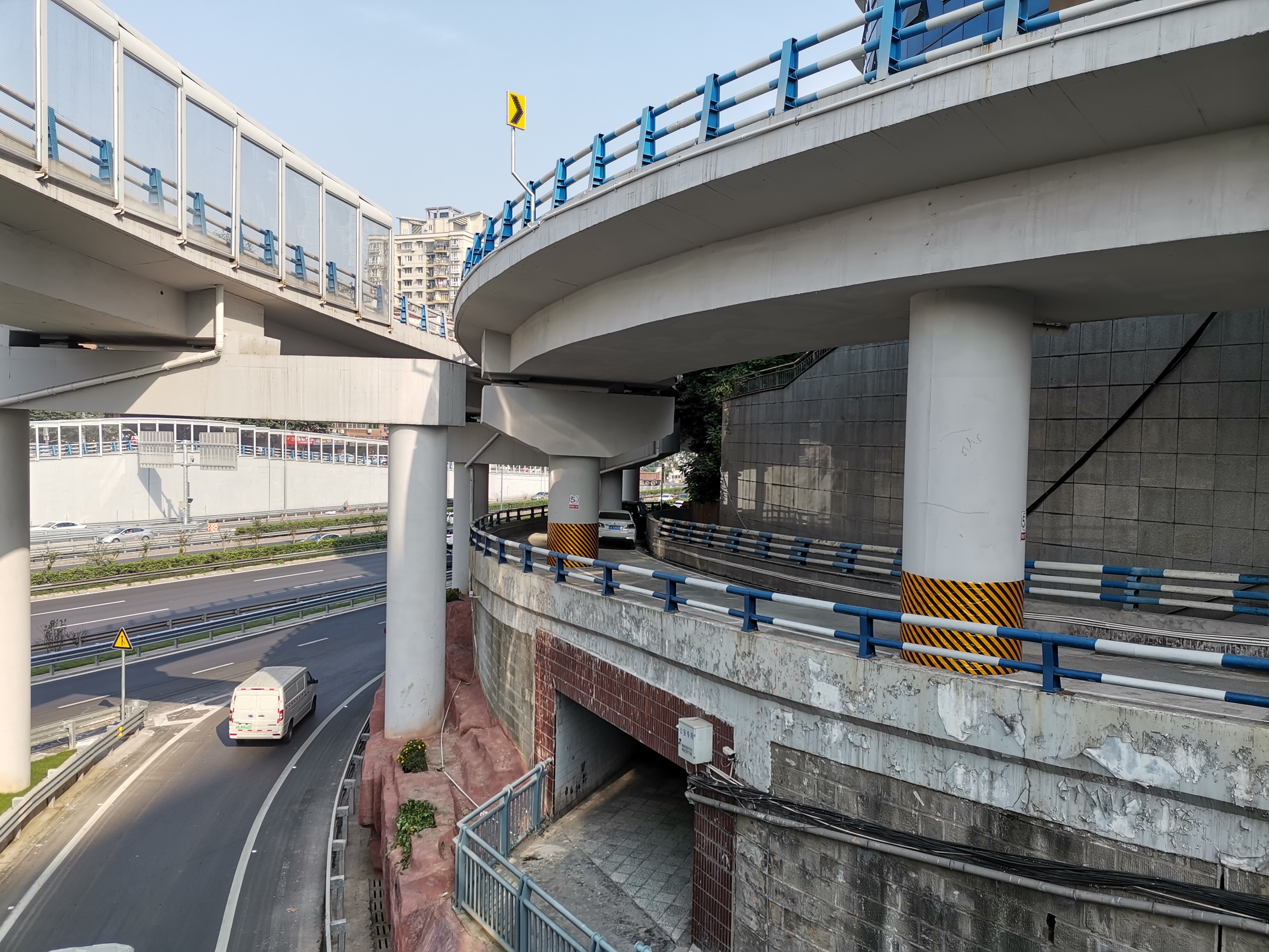 杨公桥立交桥的"新鲜"事: 无意中发现改建后的杨公桥立交桥,居然还有