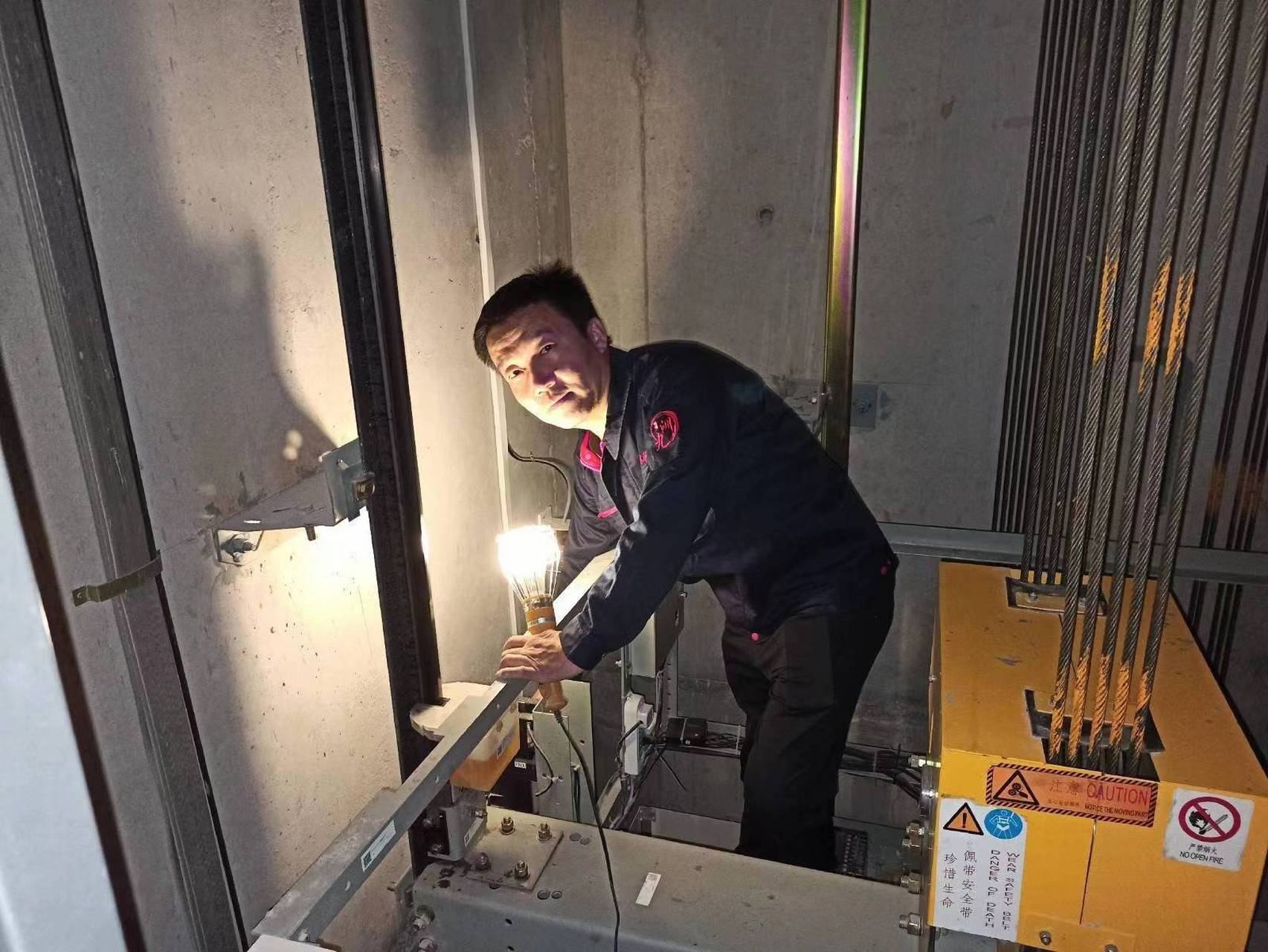 2023年电梯安装维修工证怎么考呢?