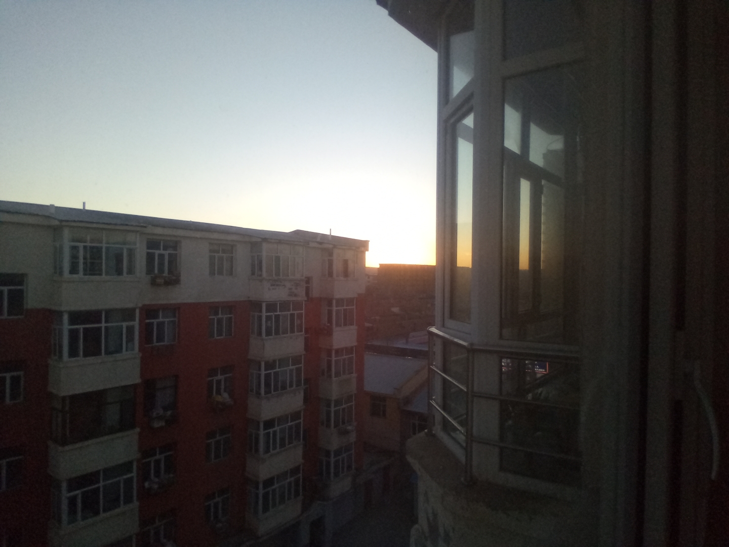 后旗美丽的落日风景