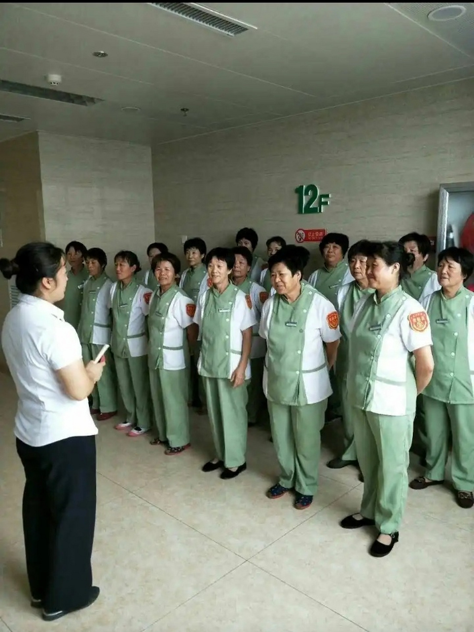 在医院里,有的院长竟是潜伏的保洁员,年薪百万!