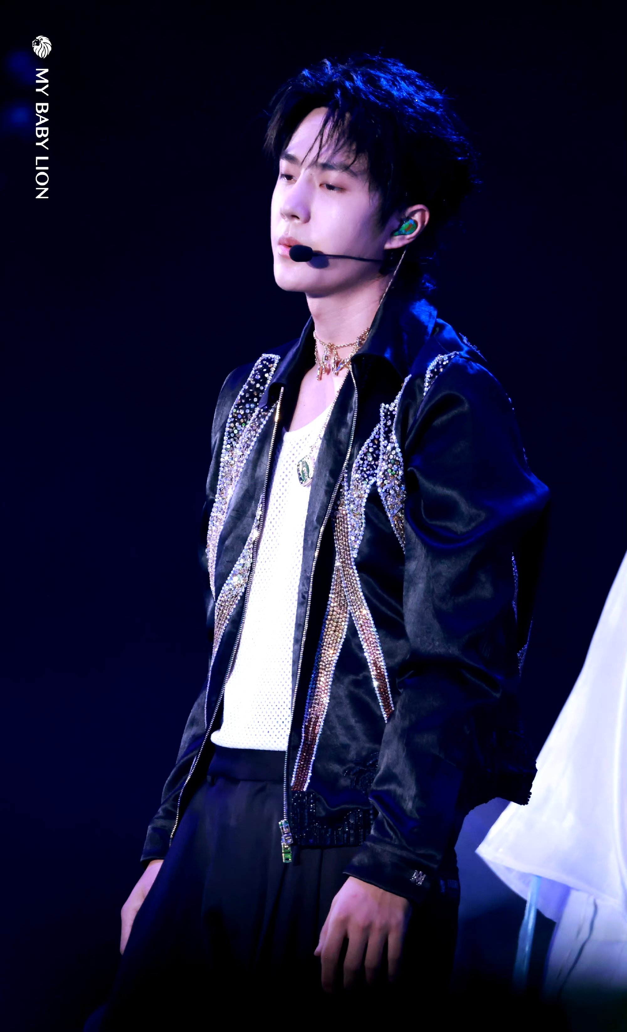 今晚的王一博又帅出一个新高度了,唱跳舞台好带感啊,又收集到了好多