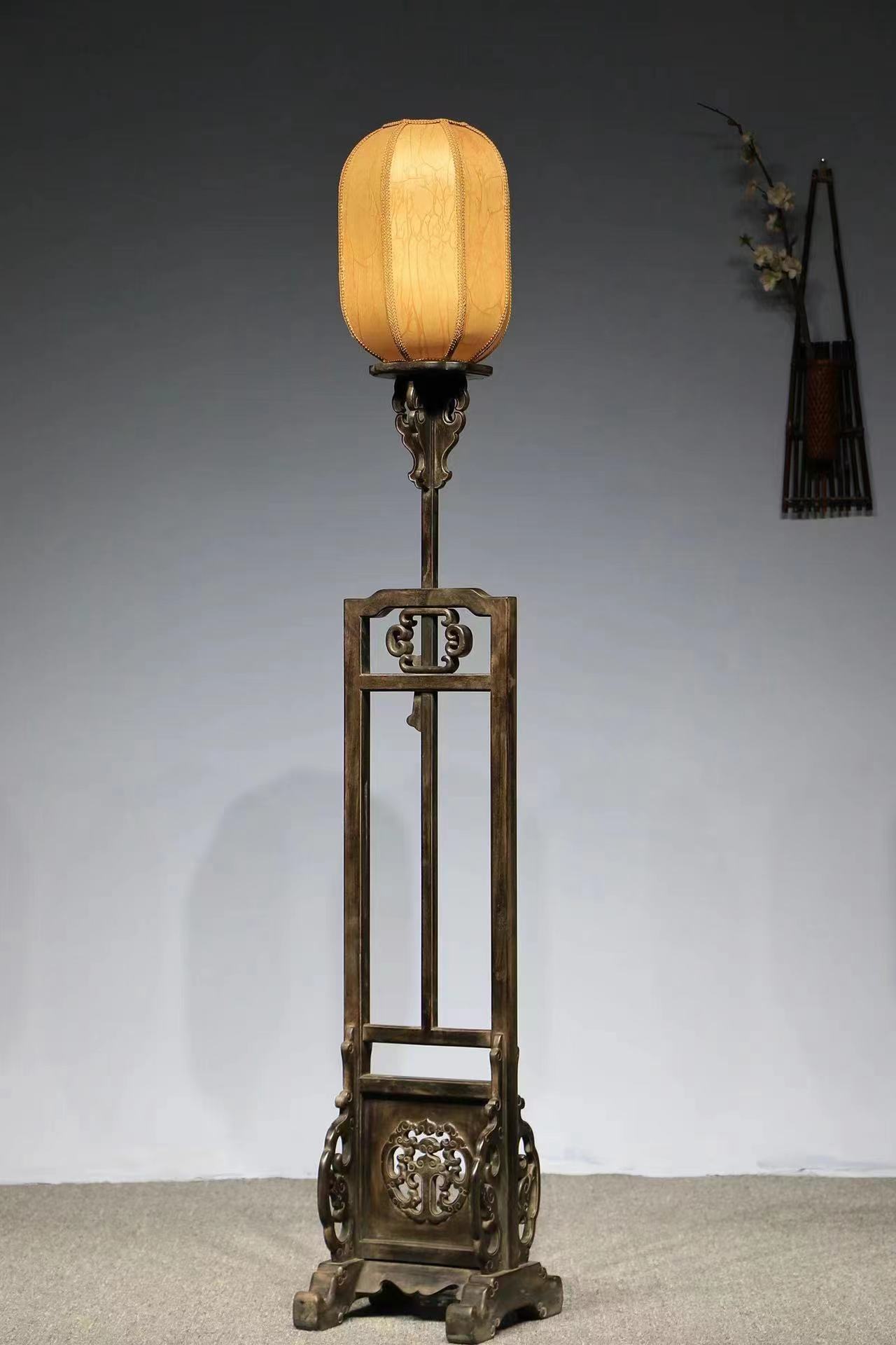 中国古代用的灯,大致分为三类,一类就是行走时所用的随身灯具,叫灯笼