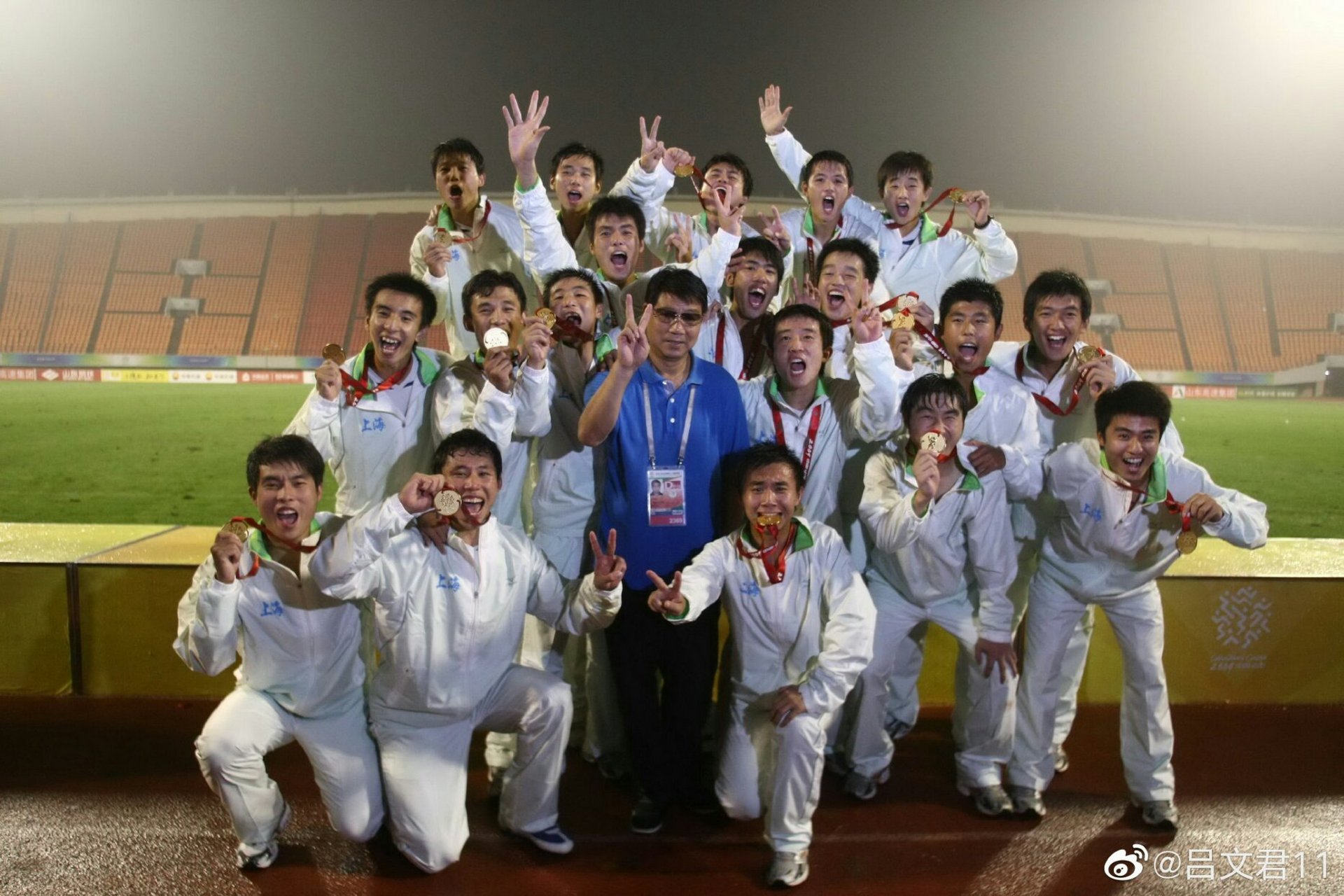 今天是根宝崇明青训基地成立20周年[鼓掌][鼓掌] 祝76岁的徐指导身体