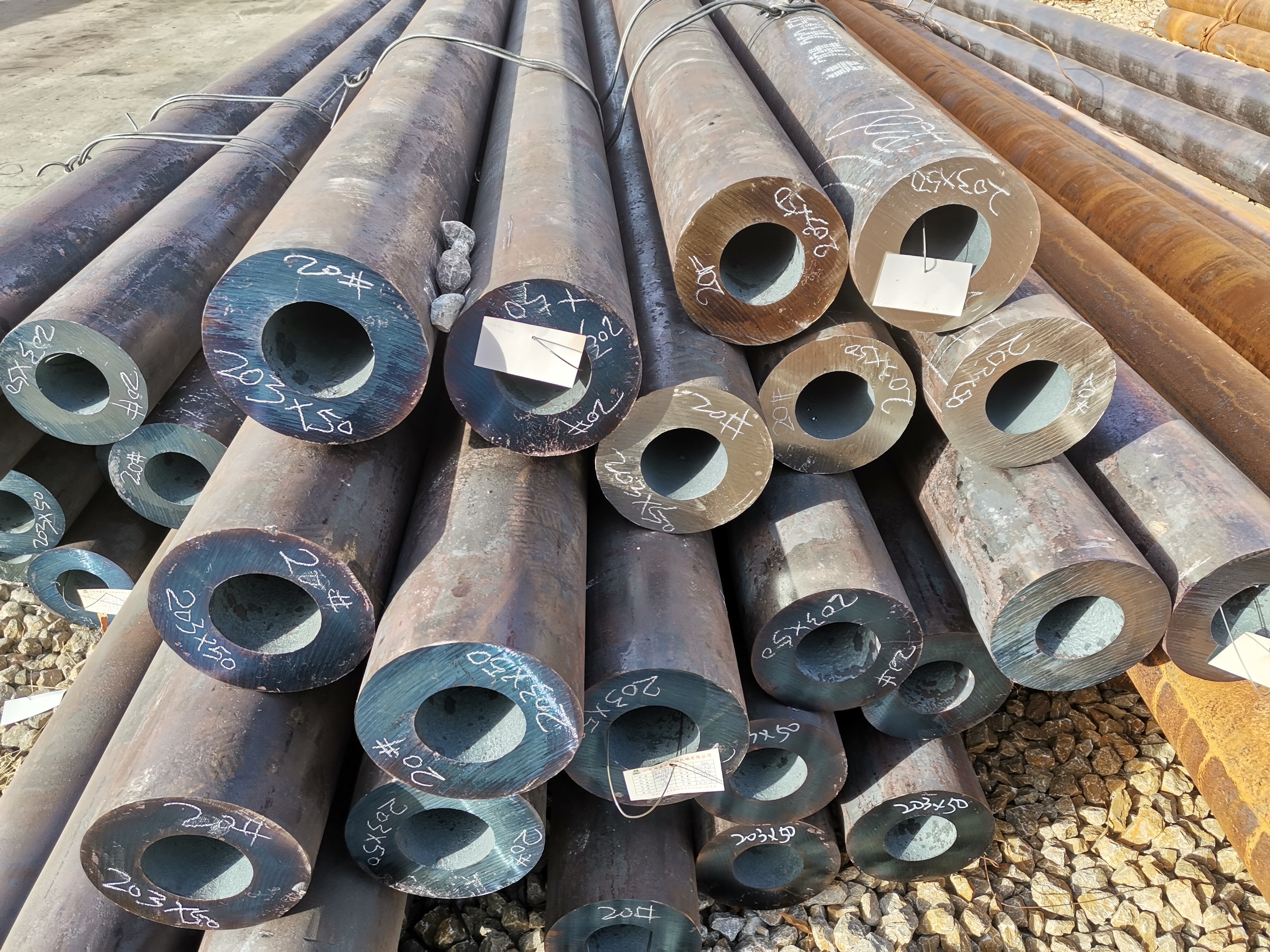 今天我们来聊聊什么是厚壁无缝钢管,这个大家可能比较陌生.