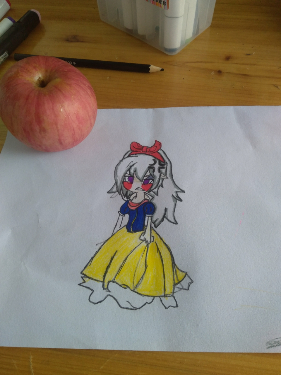 看我画的芦荟公主[滑稽][滑稽][滑稽][滑稽]一下子感觉旁边的苹果跟他