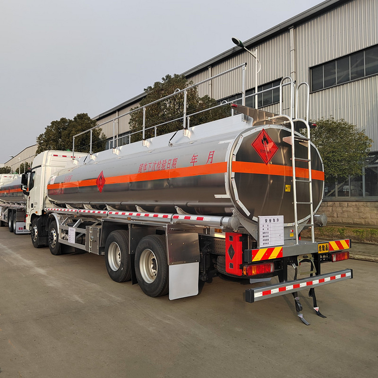 福田欧曼前四后八铝合金运油车 福田欧曼前四后八铝合金油罐车 罐体