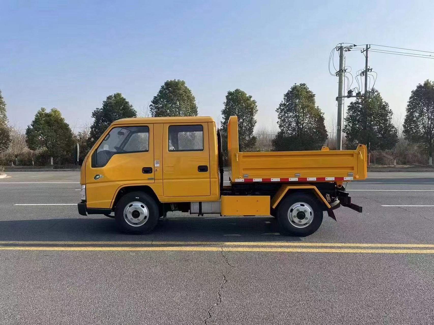 江铃自卸车 蓝牌江铃双排座自卸车 总质量:4495kg 载质量:1570kg 整备