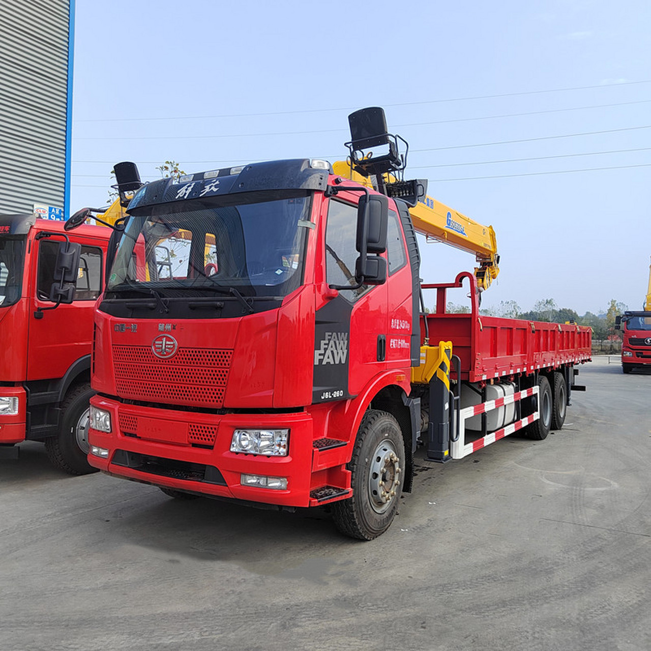 解放j6后八轮随车起重运输车   解放后双桥随车吊 货厢尺寸: 7400