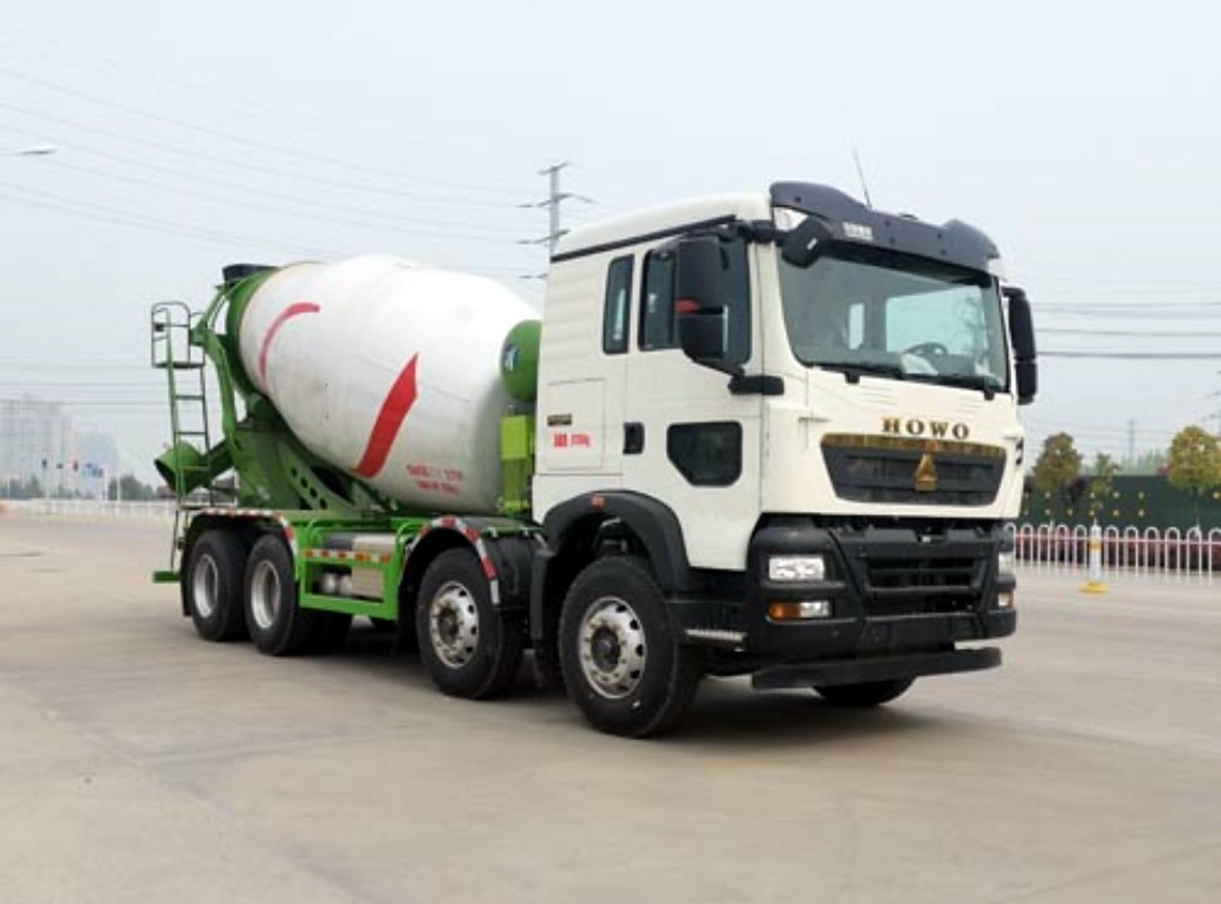重汽豪沃tx搅拌车 罐体容积:12m06 总 质 量:31000kg 载 质 量:174