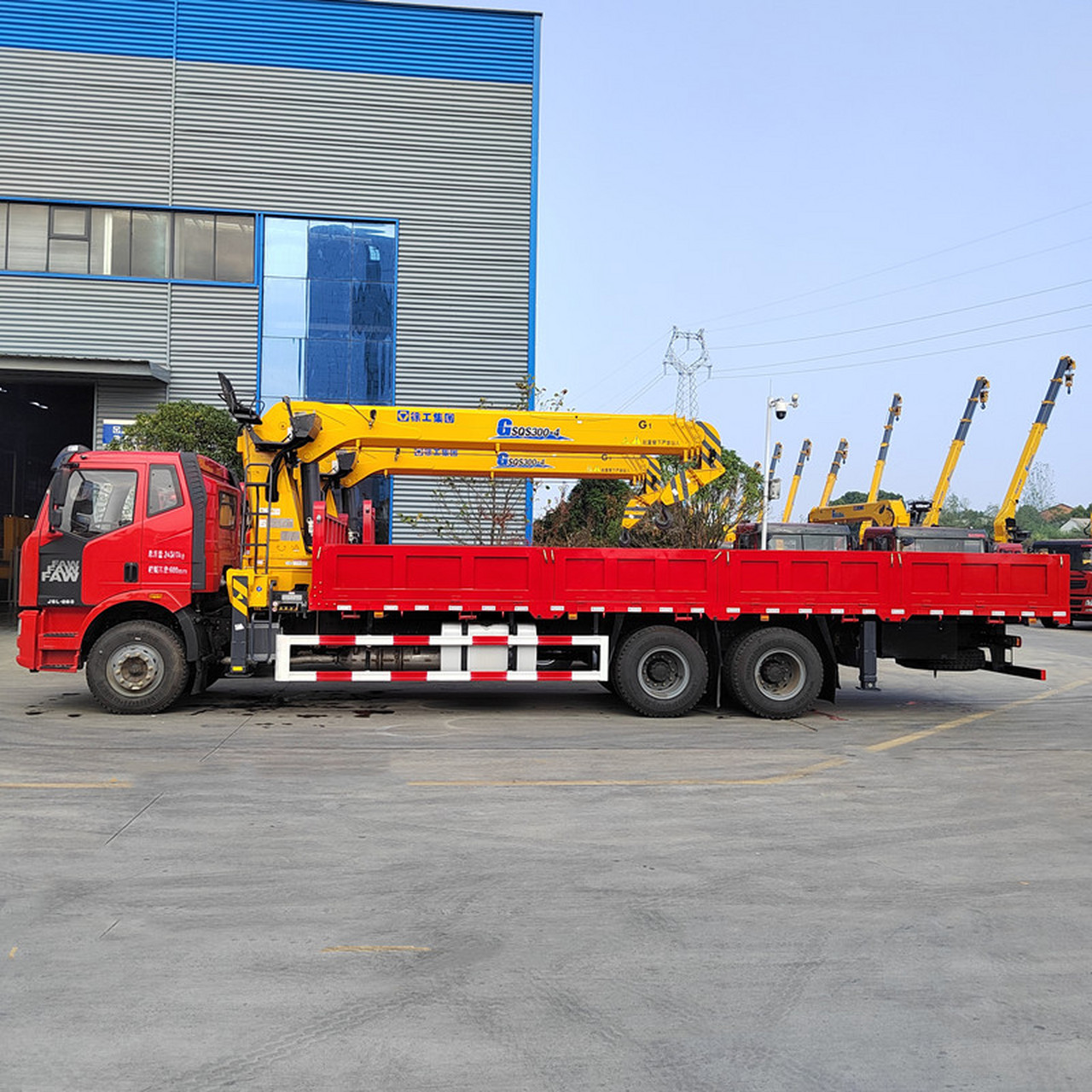 解放j6后八轮随车起重运输车   解放后双桥随车吊 货厢尺寸: 7400