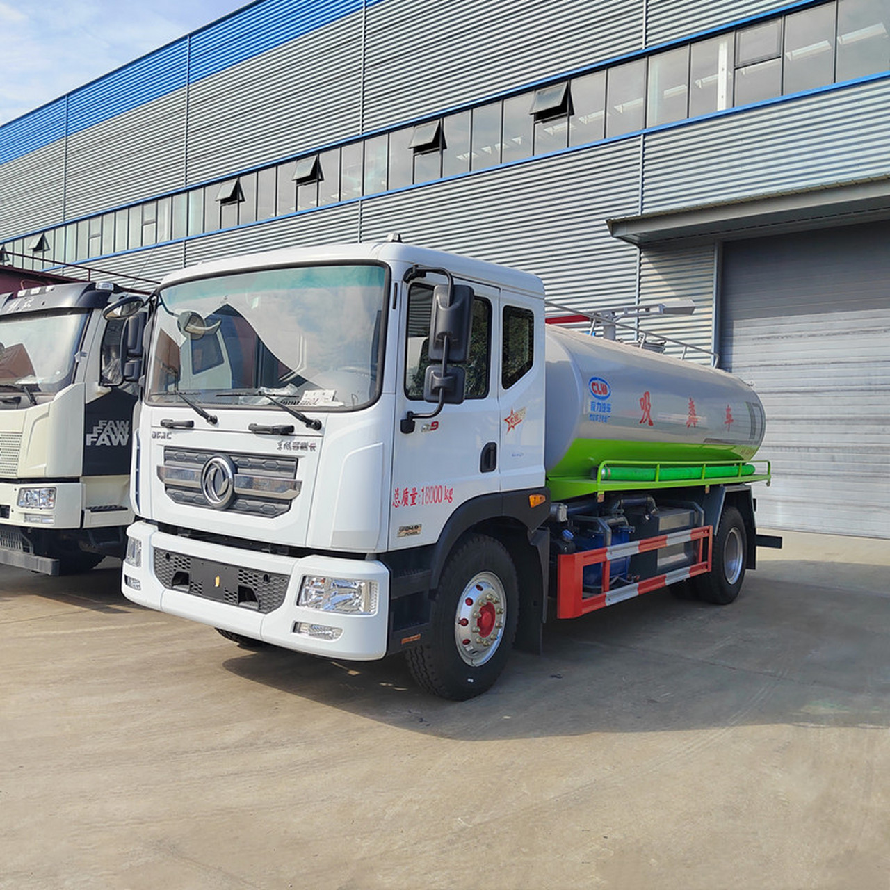 东风d9型13立方吸粪车 罐体容积:12.