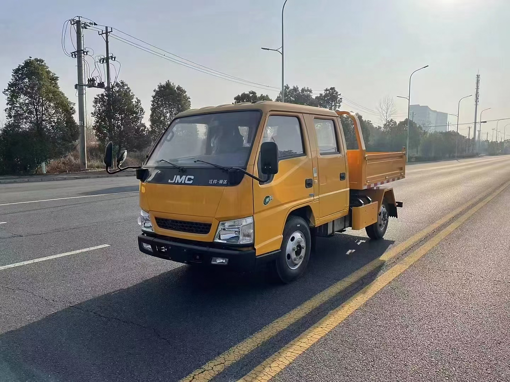 江铃自卸车 蓝牌江铃双排座自卸车 总质量:4495kg 载质量:1570kg 整备