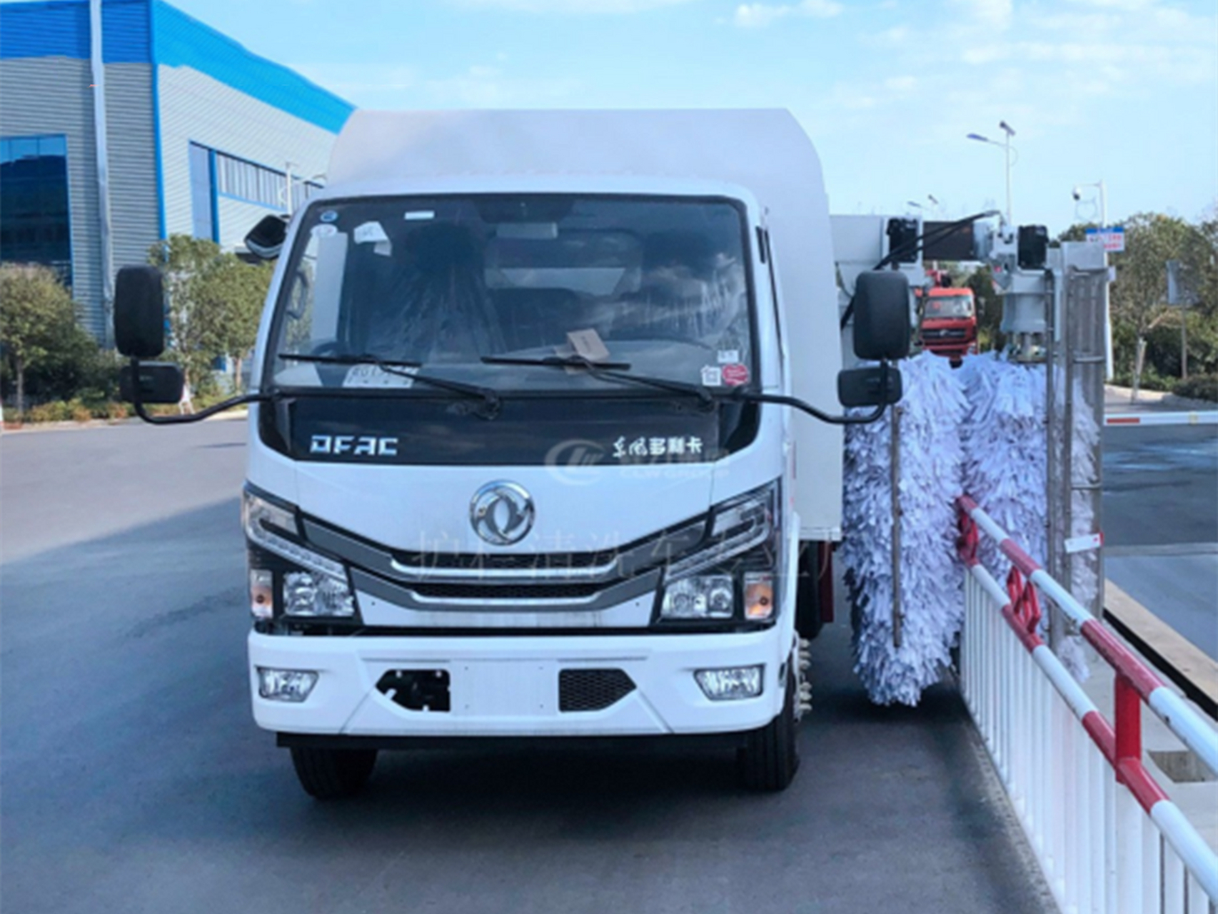 东风多利卡d6型城市护栏清洗车 东风福瑞卡城市护栏清洗车 罐体容积:3