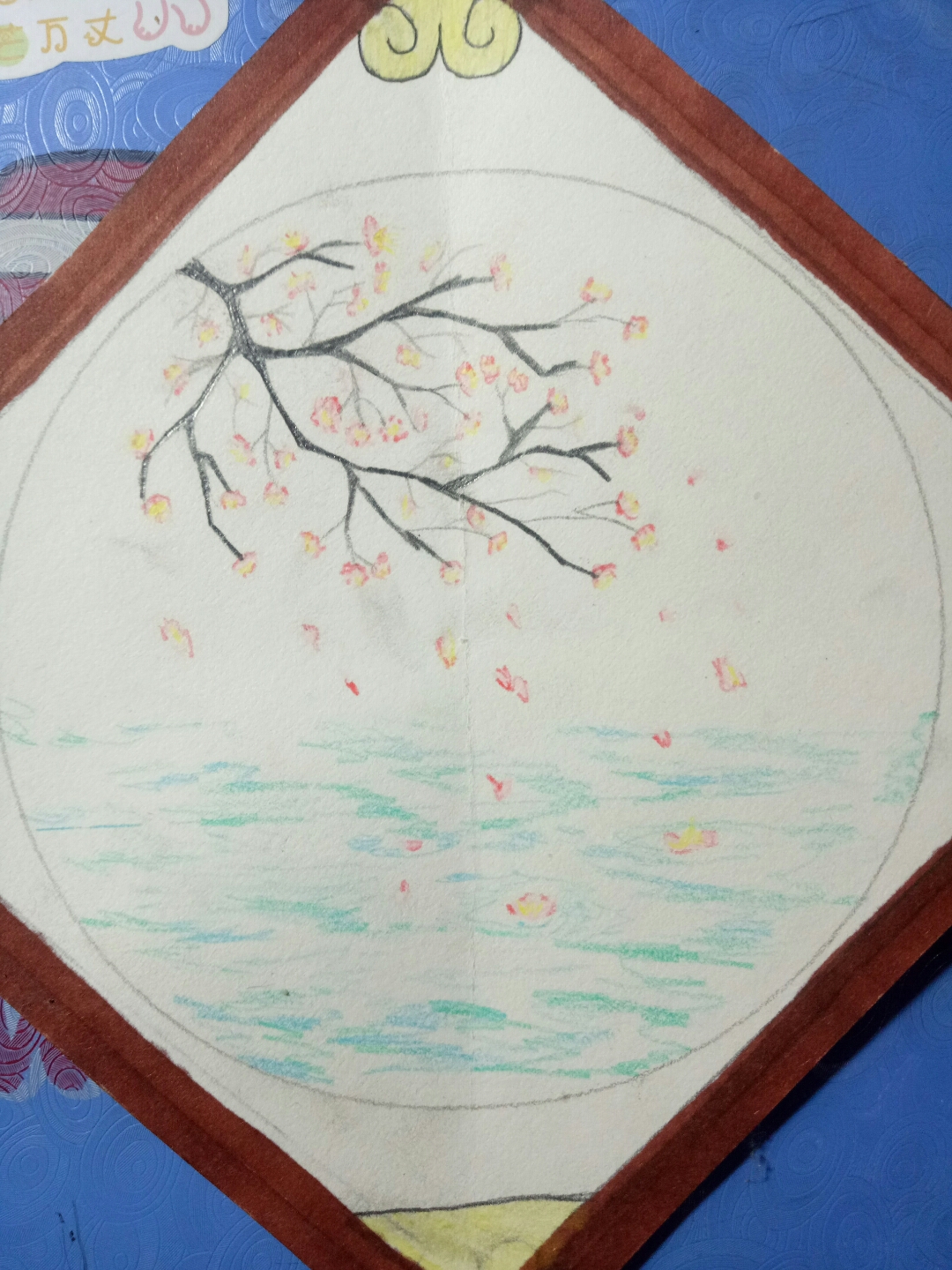 前几天刚画的一副塘边落花图,有学过彩铅画的朋友可以帮忙评价一下吗