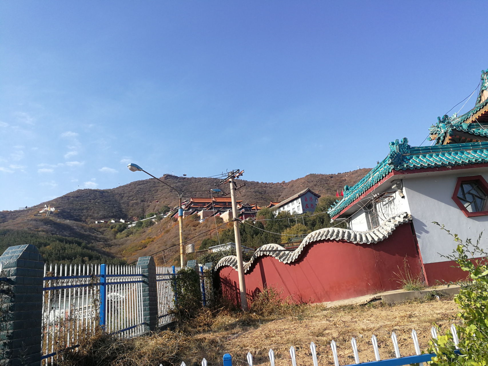 到了张家口游玩的时候,就要到赐儿山逛一逛,更要进去云泉山庄看看.