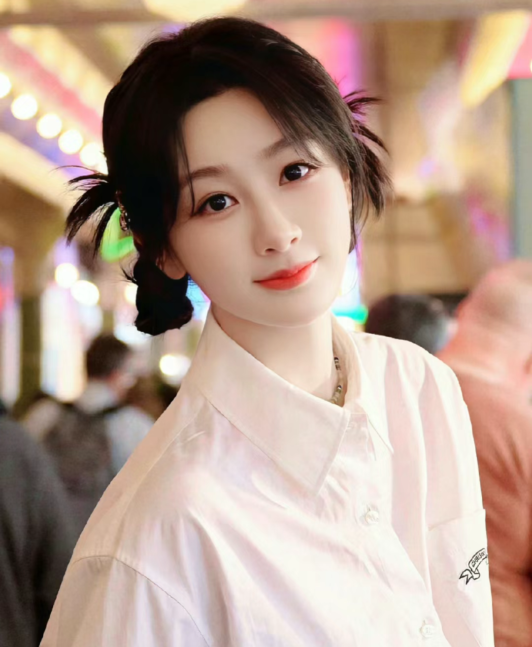 杨紫有好几个国际代言都在谈[开心] 杨紫的新经纪人还是挺给力的,给她