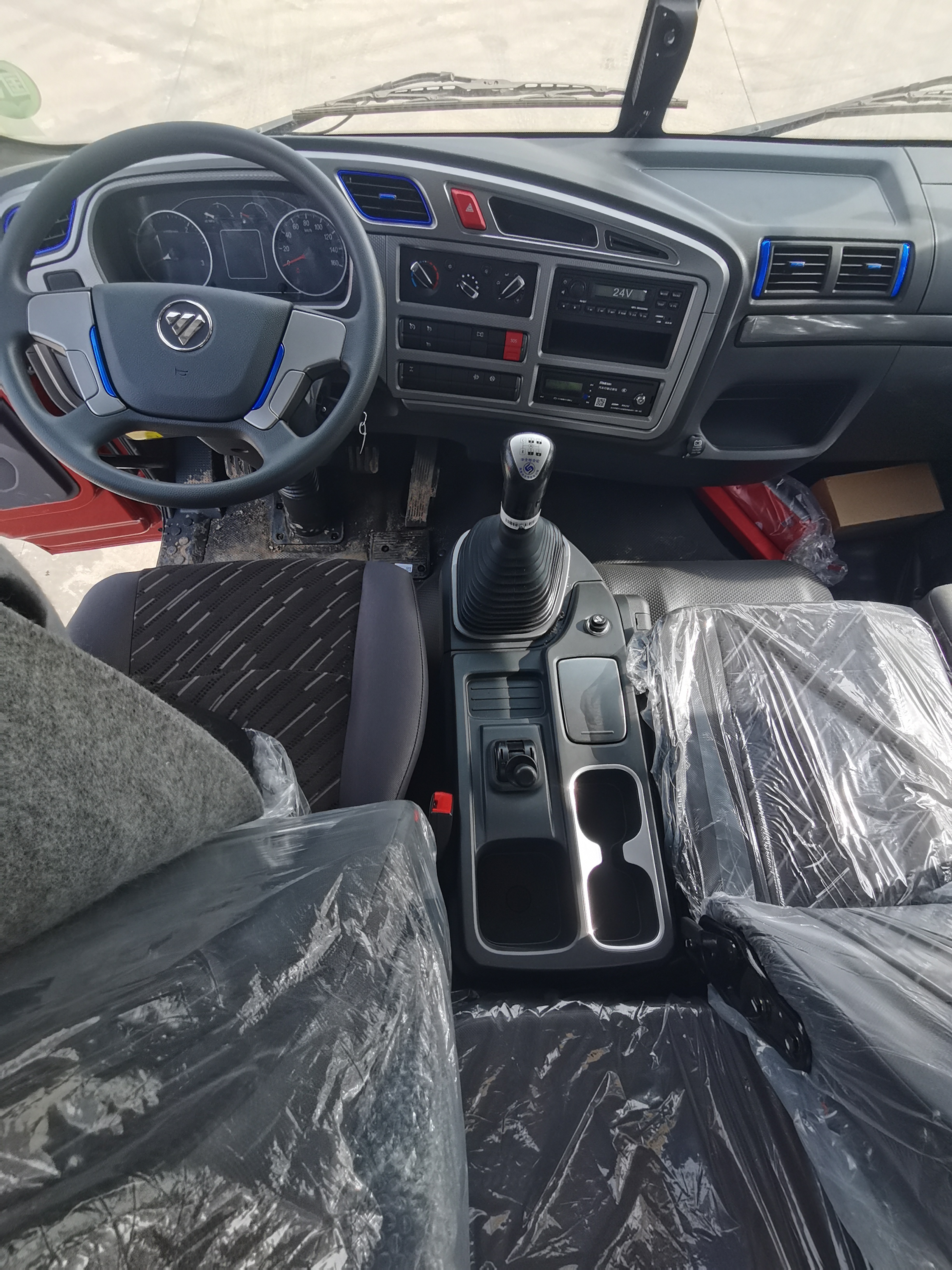 欧曼后双桥随车吊-12吨-5节 福田欧曼行星驾驶室 整车型号:bj5251js