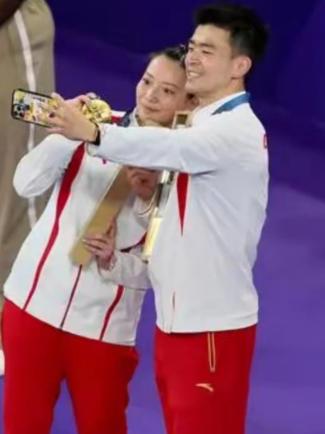 巴黎奥运会羽毛球混合双打决赛,中国组合郑思维/黄雅琼击败韩国组合