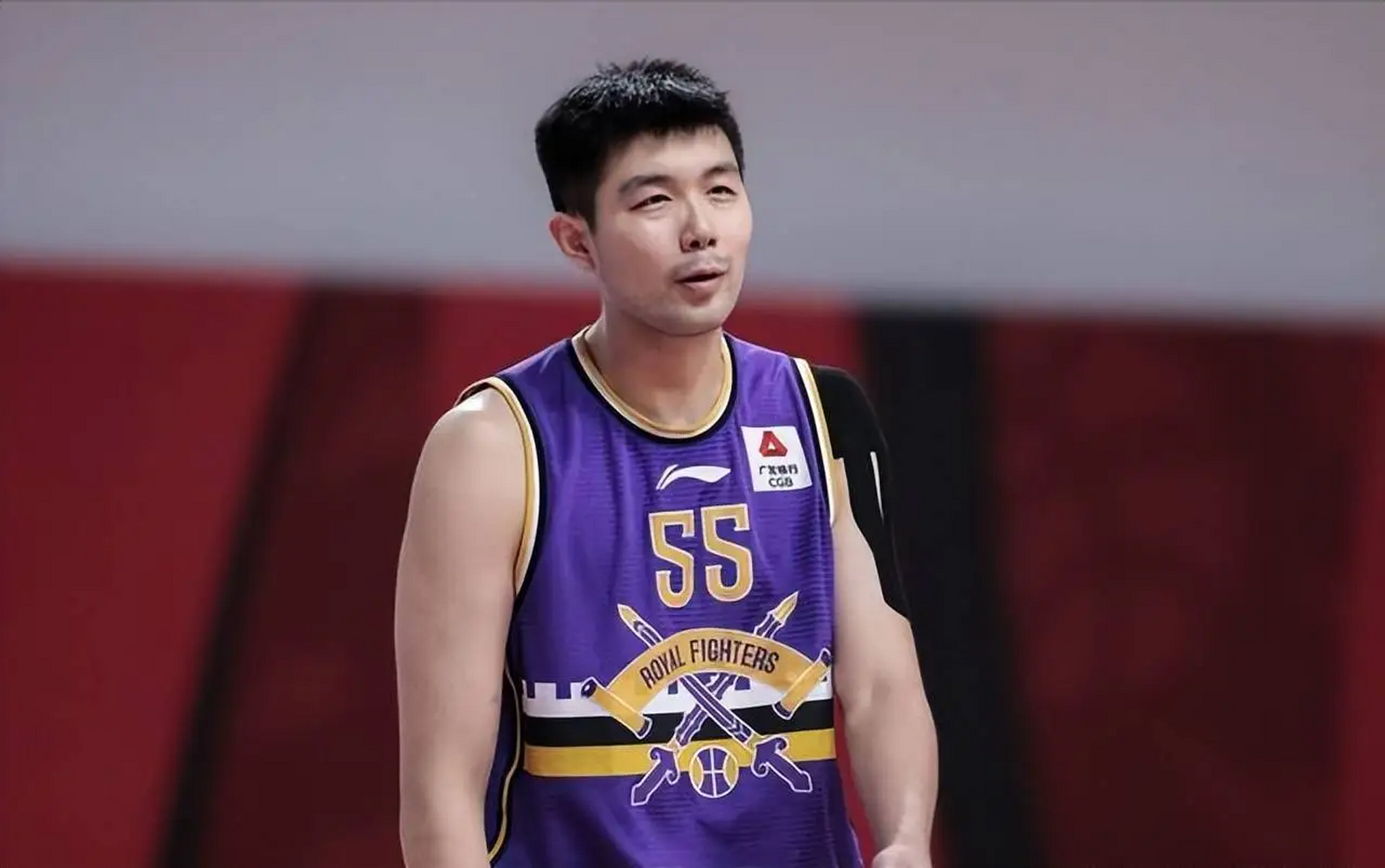 然而随着邹雨宸的强势复出及陈国豪的加盟,孙桐林逐渐被球队所放弃