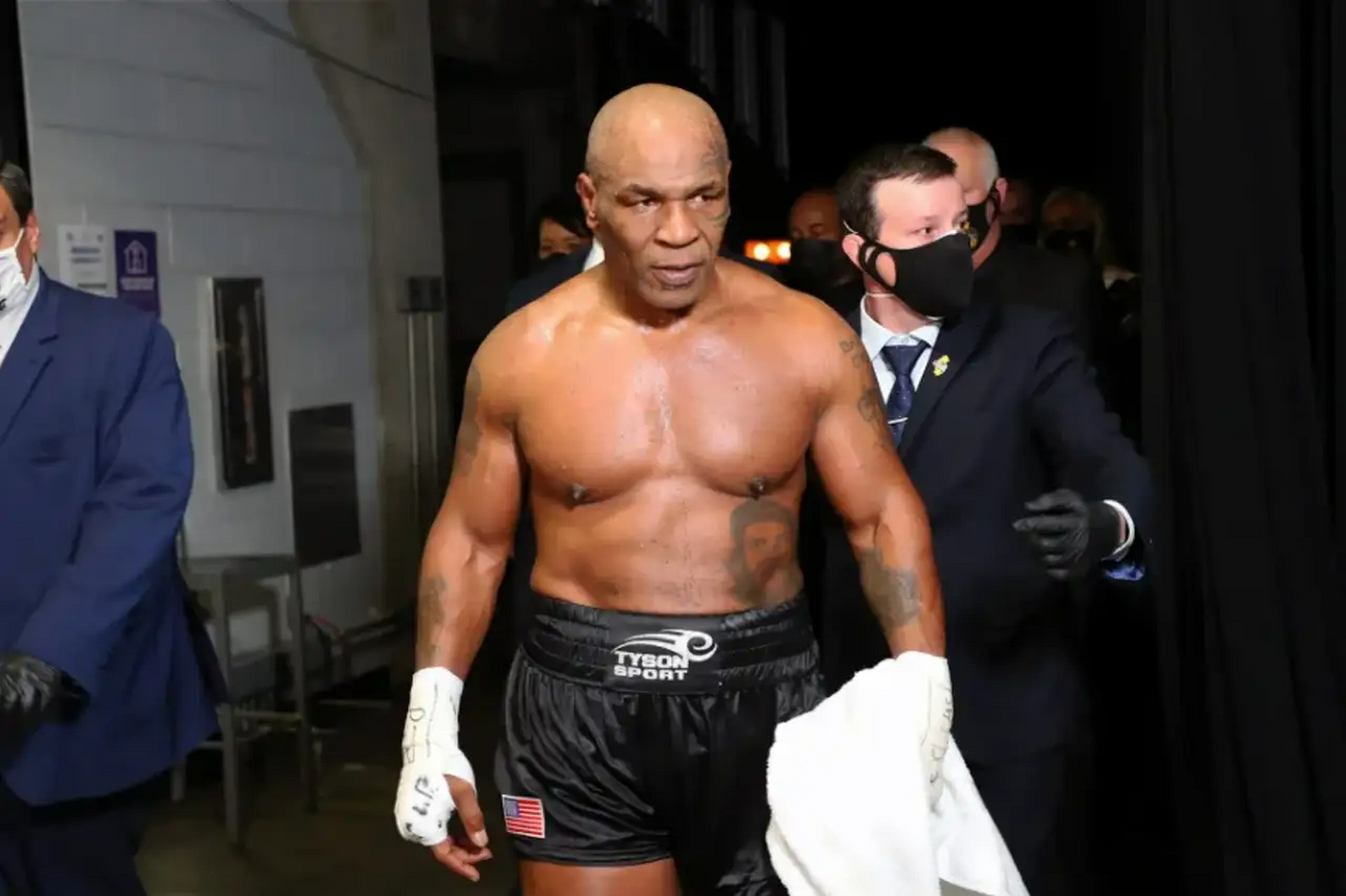 这个新闻确实太炸裂了,泰森的大名在拳击界如雷贯耳,属于泰山北斗人物