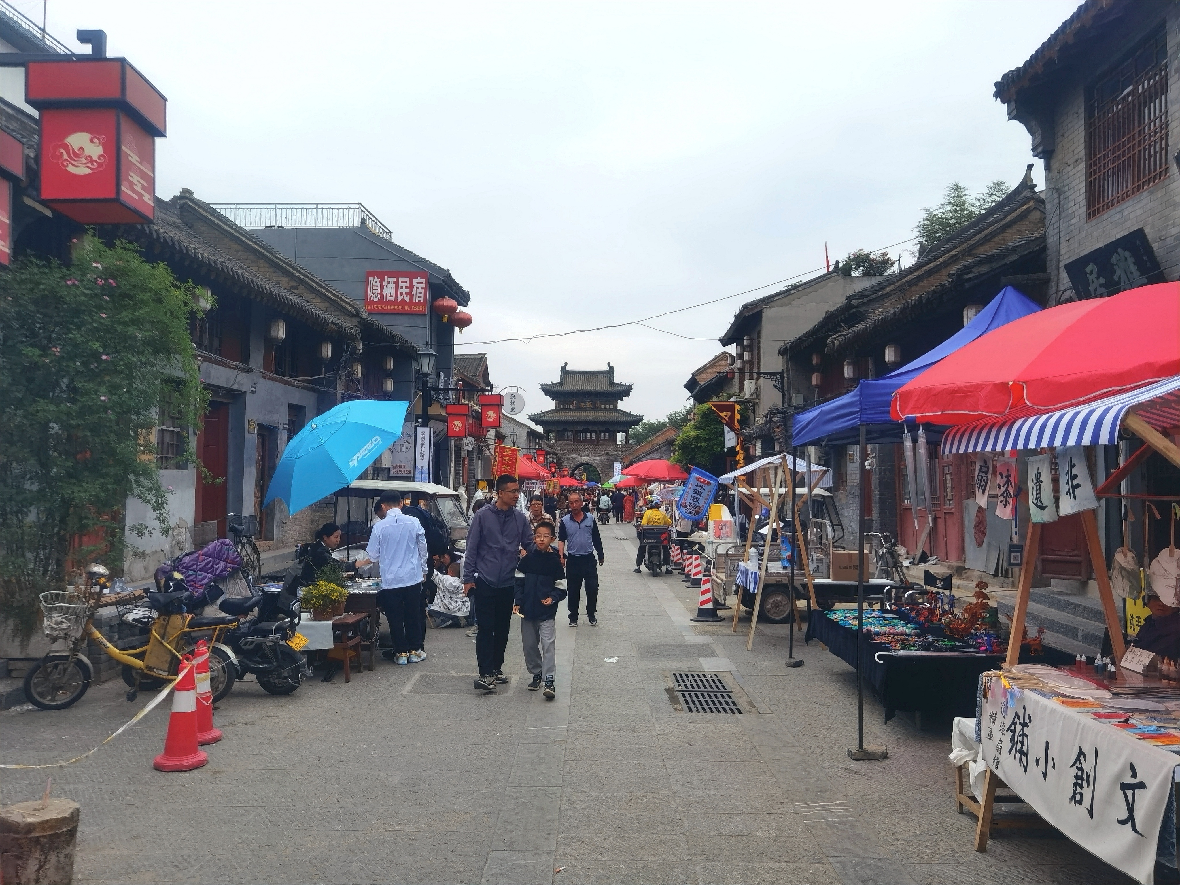 洛阳老城东大街的古楼,如一幅历史的画卷,诉说着几百年的故事.