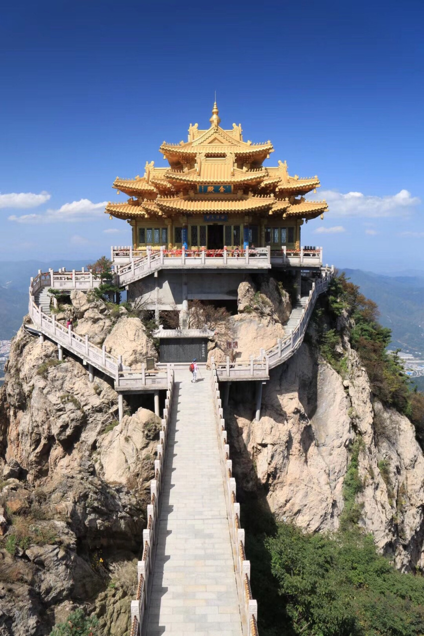 请欣赏大河南美景: 💧深蓝的河水穿流峡谷,仿佛是大地最纯净的脉络.